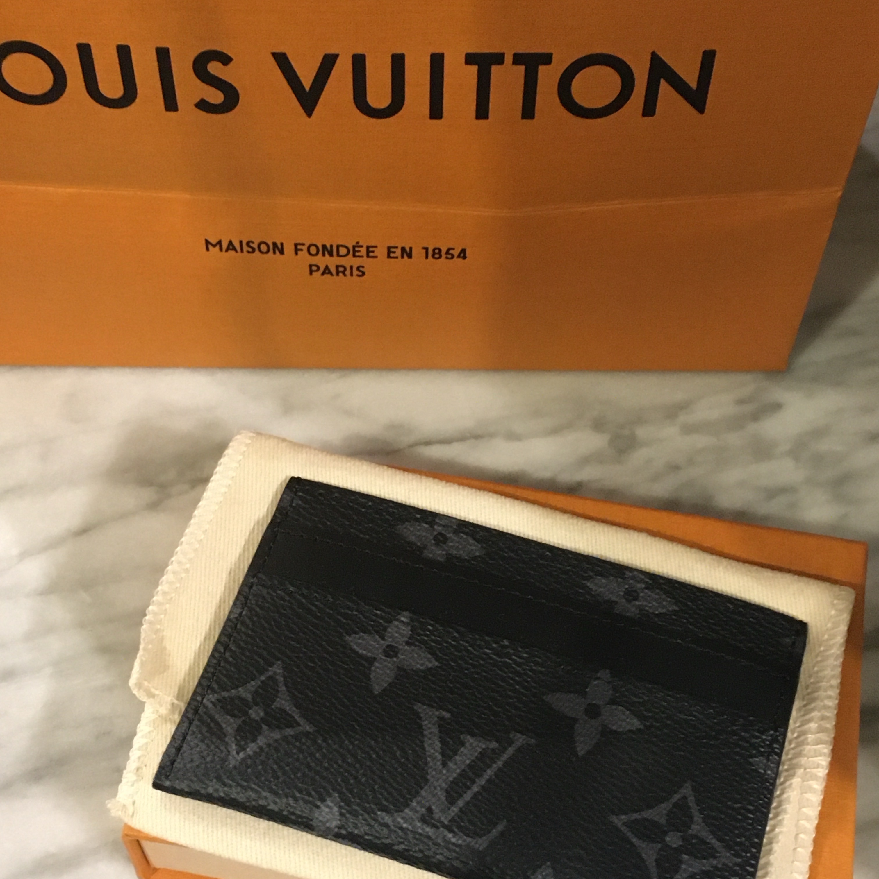 Louis Vuitton Double Card Holder Monogram Eclipse 착용 스타일
