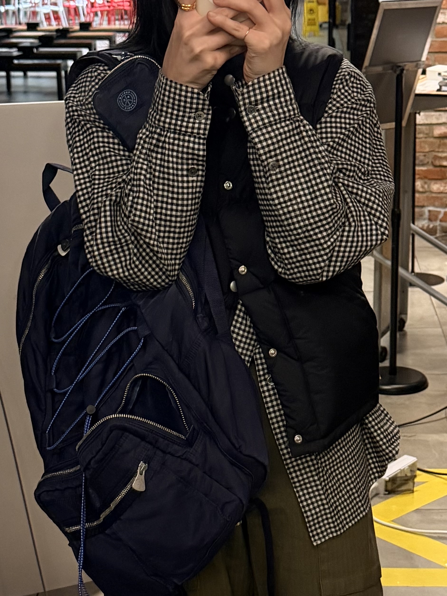 Porter Classic Super Nylon Day Pack L Blue, Auralee Super Light Nylon Ripstop Down Vest Black - 25AW 착용 스타일 - 1