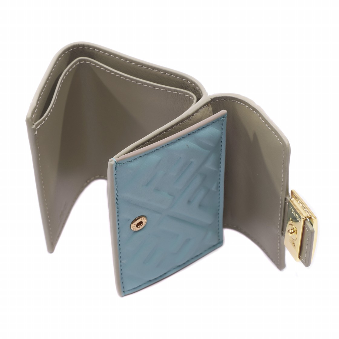 [25% 쿠폰] 펜디 바게트 마이크로 트라이폴드 월렛 라이트 블루([25% 쿠폰] Fendi Baguette Micro Tri-Fold Wallet Light Blue) - 6