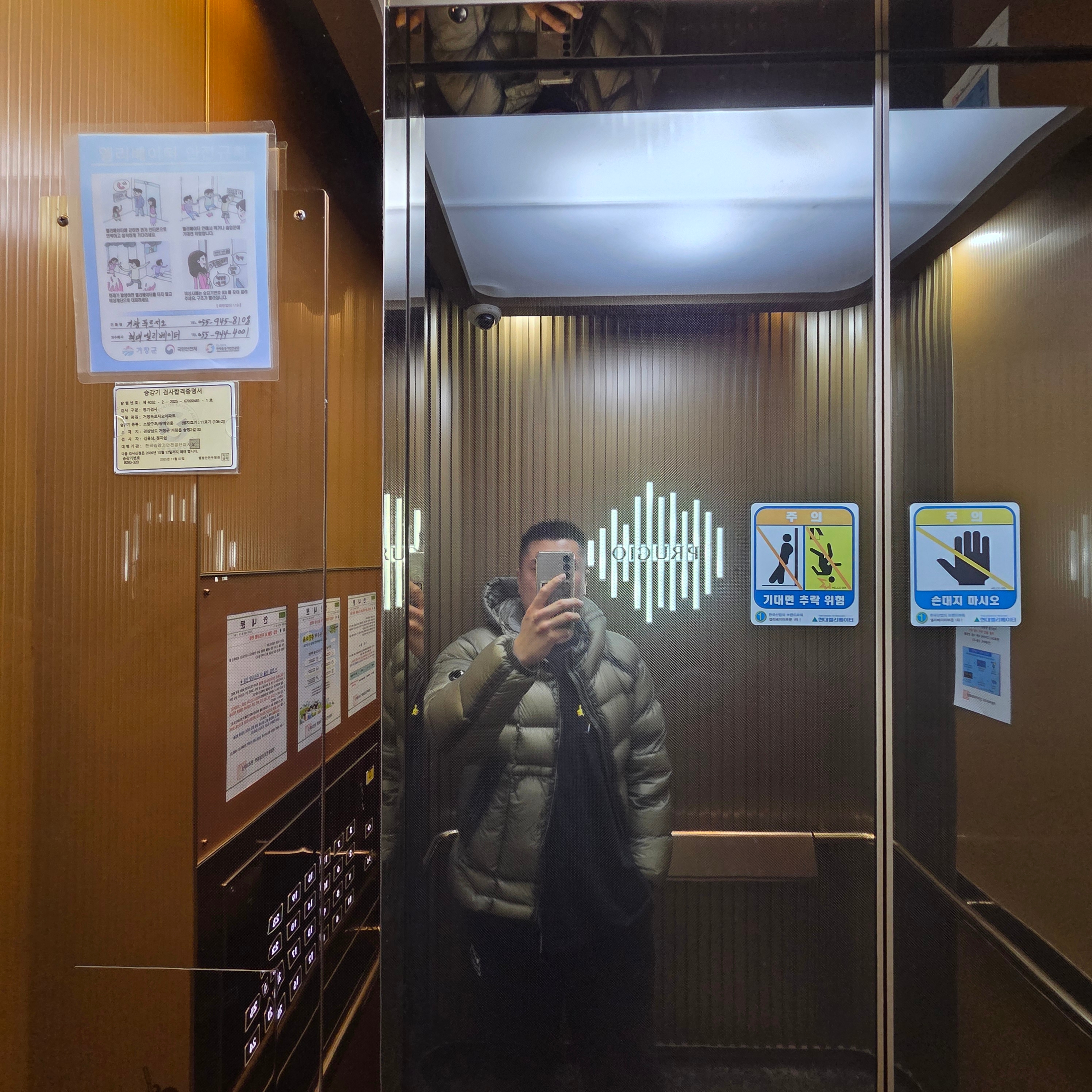 C.P. Company D.D. Shell Hooded Down Jacket Fungi Grey - 25FW, Supreme x SpongeBob SquarePants Castelli Racing L/S T-Shirt Black - 25SS 착용 스타일