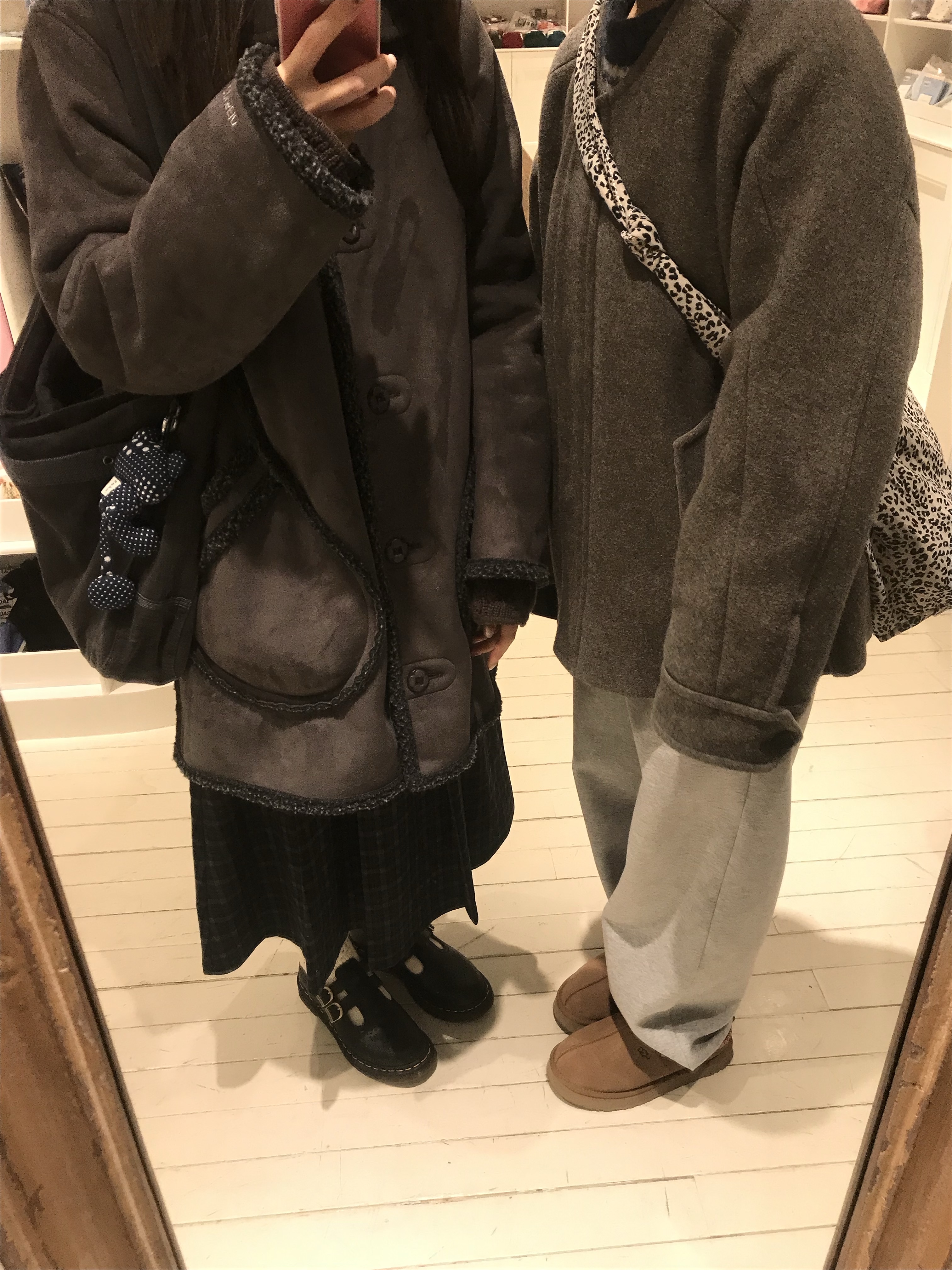 COYSEIO Round Collar Suede Jacket Charcoal, COYSEIO Stripe Point Cross Bag Charcoal 착용 스타일