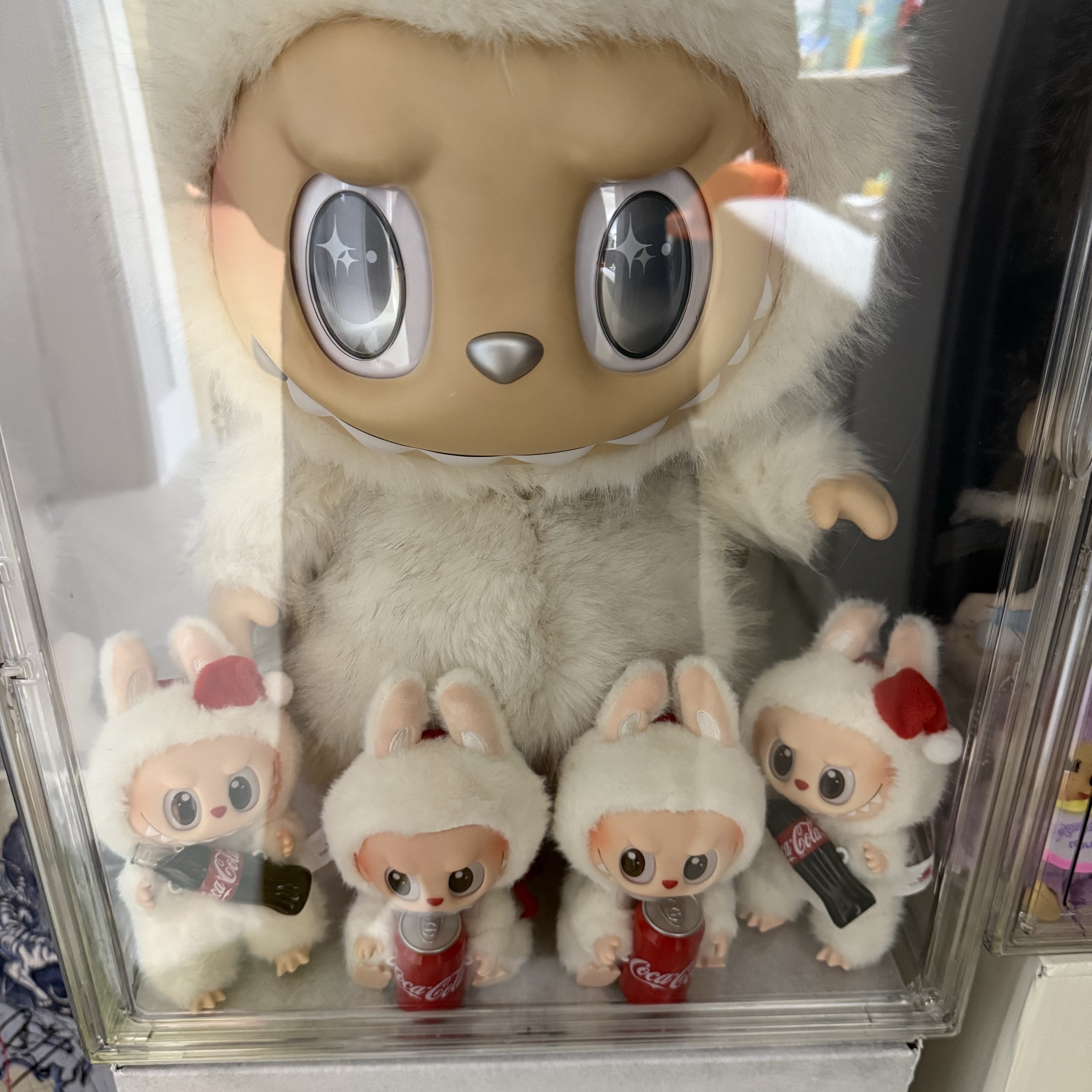 Pop Mart The Monsters Zimomo Angel In Clouds Vinyl Face Doll, Pop Mart Labubu Coca Cola Series Keyring Sealed Case (6 Blind Boxes) 착용 스타일 - 1