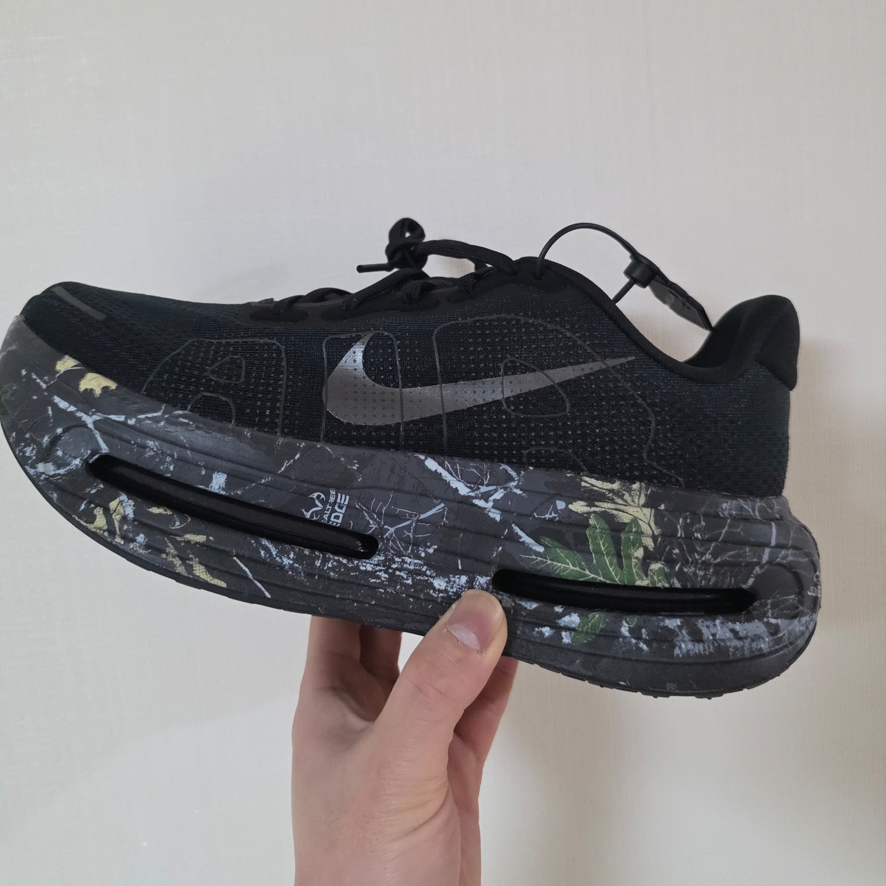 Nike Vomero Premium Black Dark Smoke Grey 착용 스타일