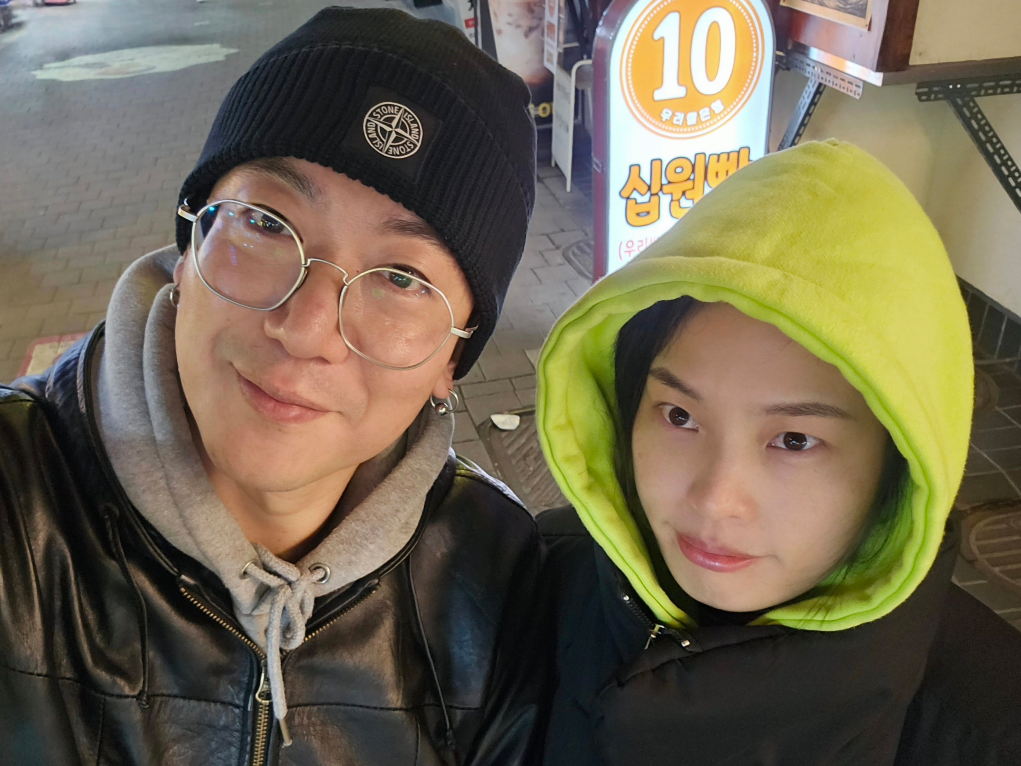 Stone Island N04C6 Logo Patch Beanie Black - 21FW 착용 스타일