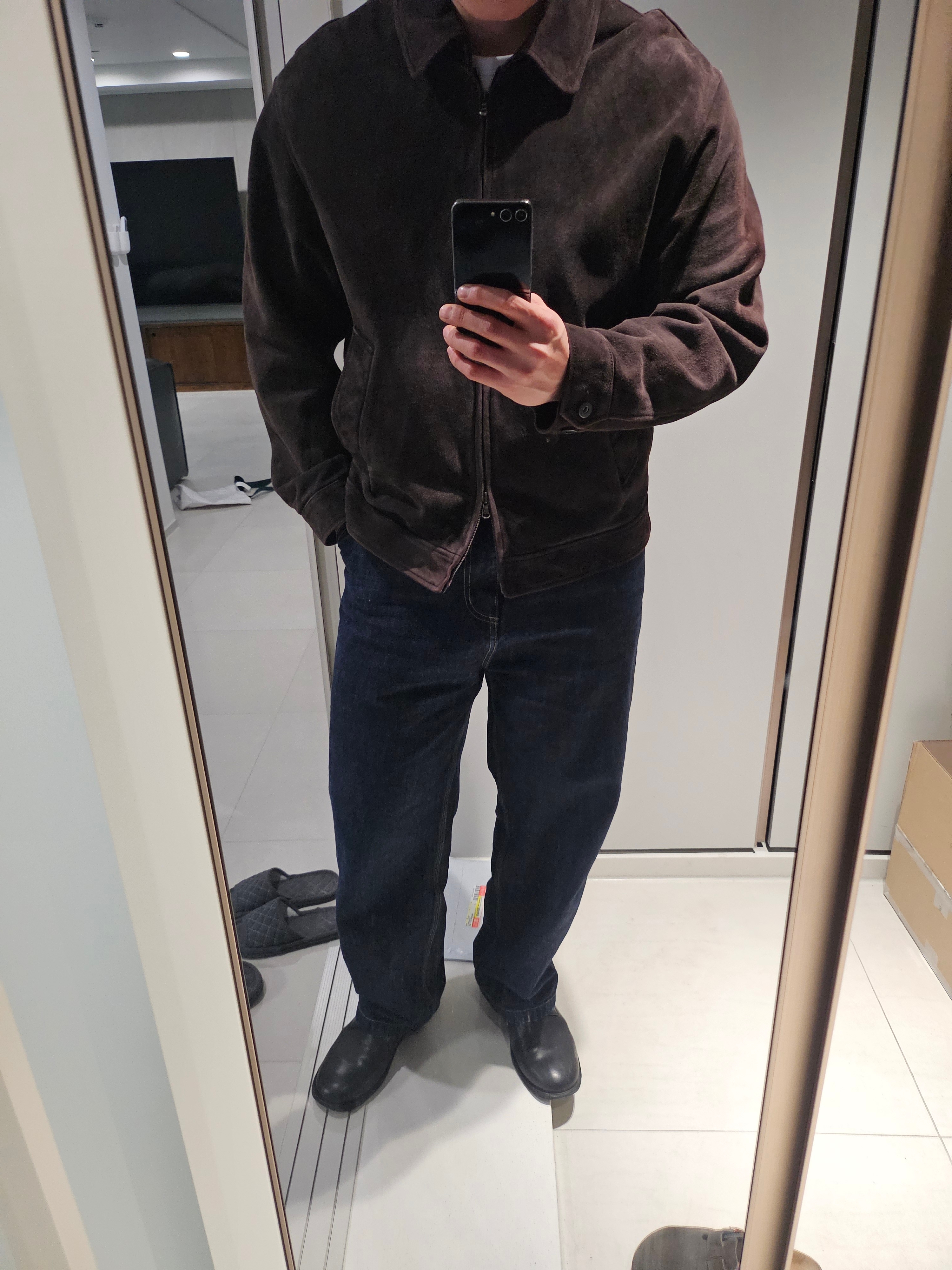 Dr. Martens 1461 Crazy Horse Dark Brown, Carhartt WIP OG Single Knee Pants Blue Rinsed 착용 스타일 - 3