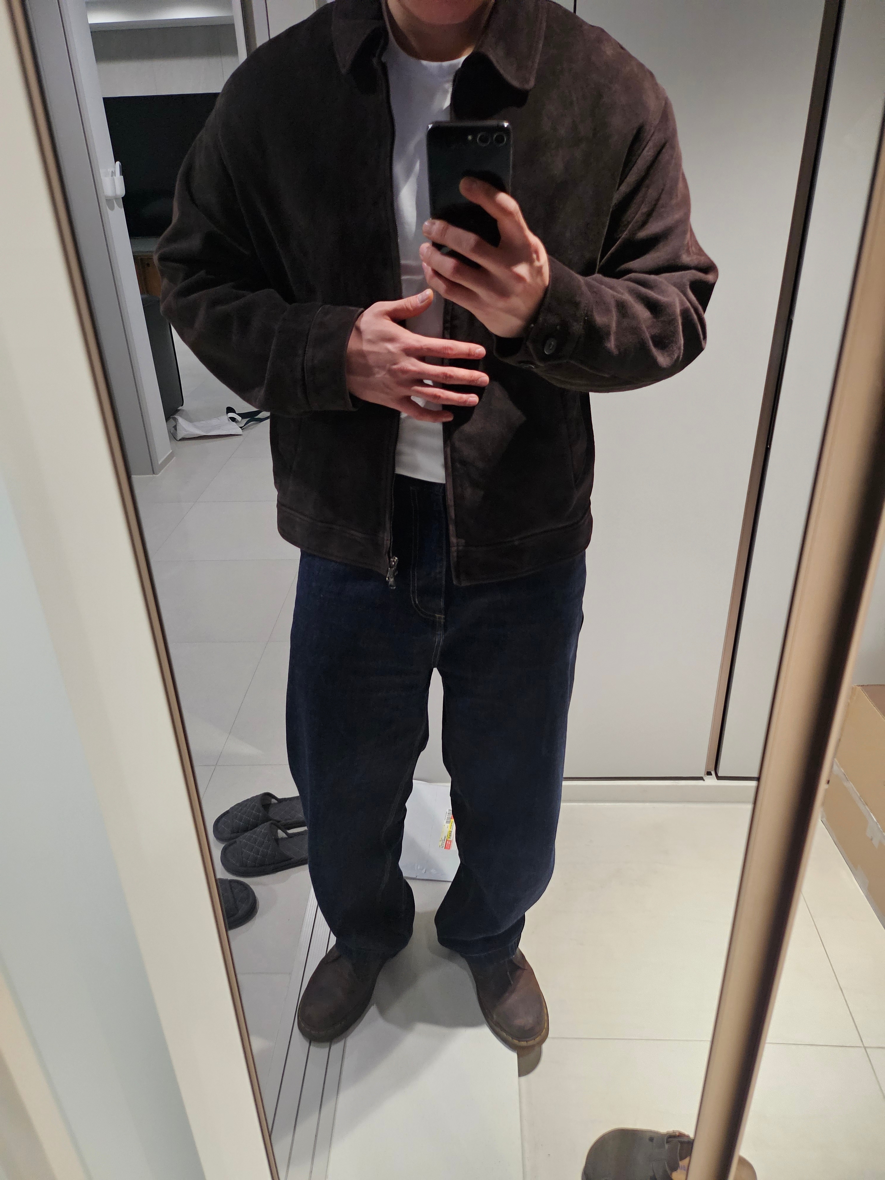 Dr. Martens 1461 Crazy Horse Dark Brown, Carhartt WIP OG Single Knee Pants Blue Rinsed 착용 스타일 - 2