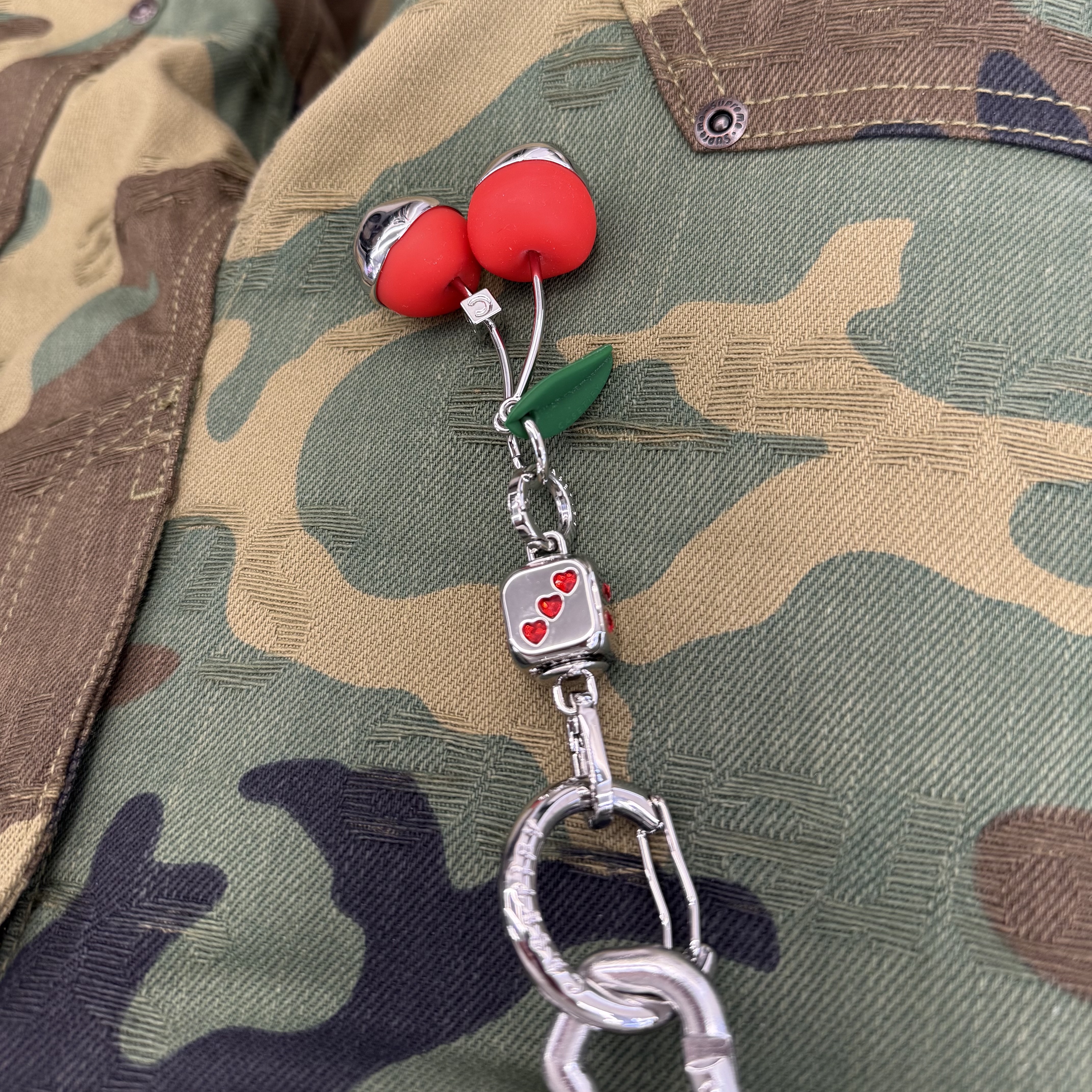 Nike x Jacquemus Moon Shoe SP University Red and Bicycle Yellow, Supreme Jacquard Logos Double Knee Denim Painter Jean Woodland Camo - 25FW 착용 스타일 - 3