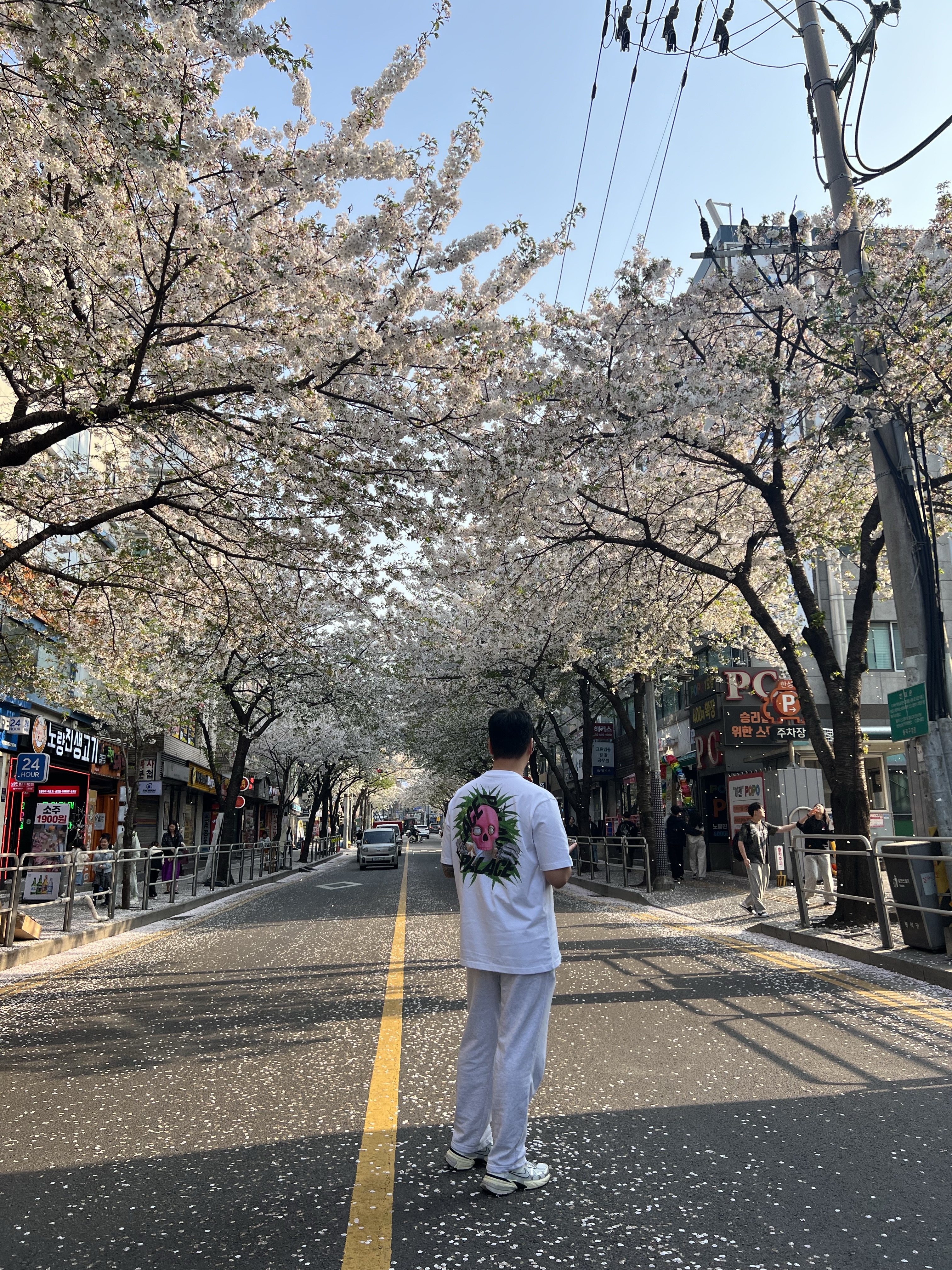 Palace Baked P-3 T-Shirt White - 24SS, Palace P 6-Panel Pine - 25SS 착용 스타일 - 3