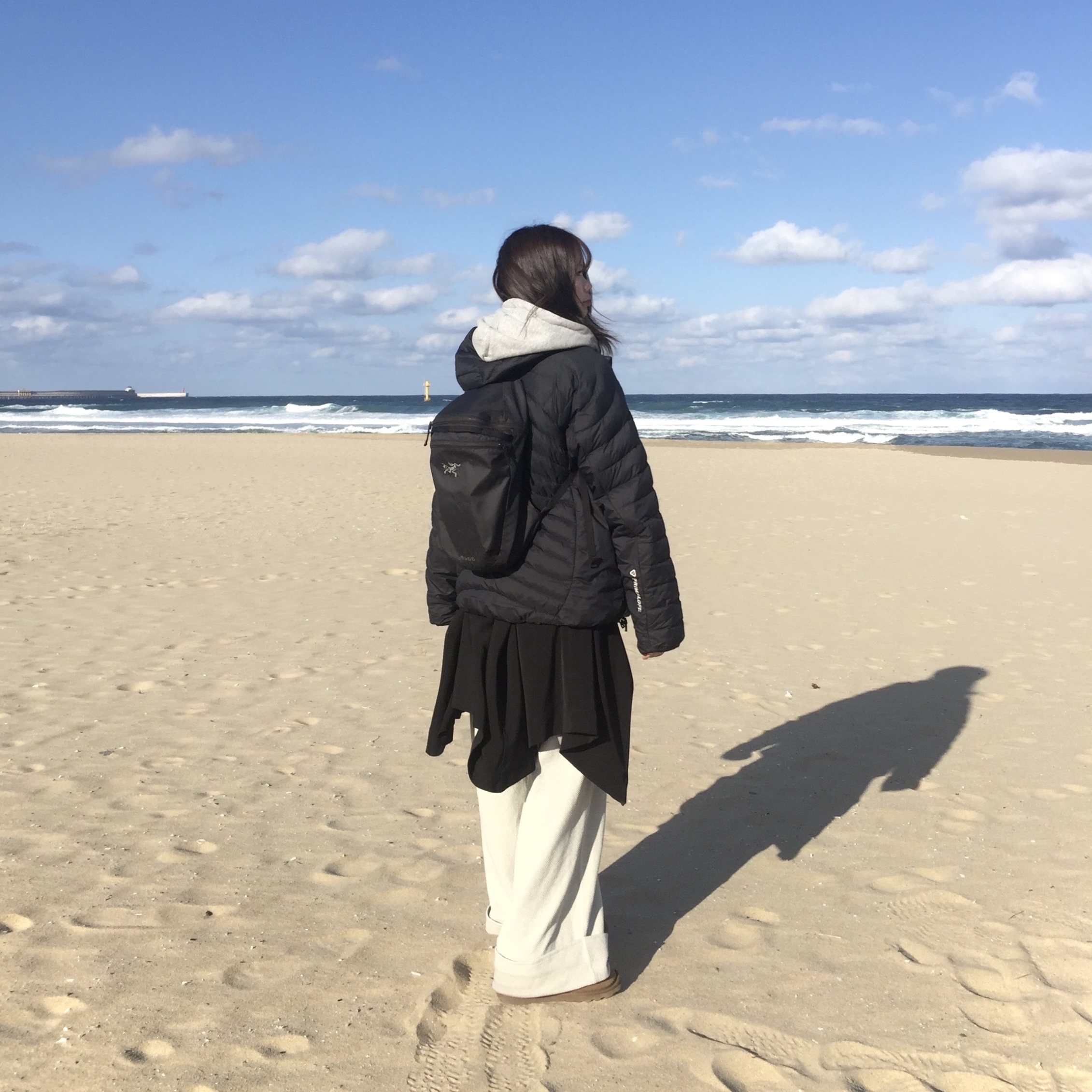 COYSEIO Ribbed Band Pants Beige, Arc'teryx Heliad 15 Backpack Black 착용 스타일 - 1