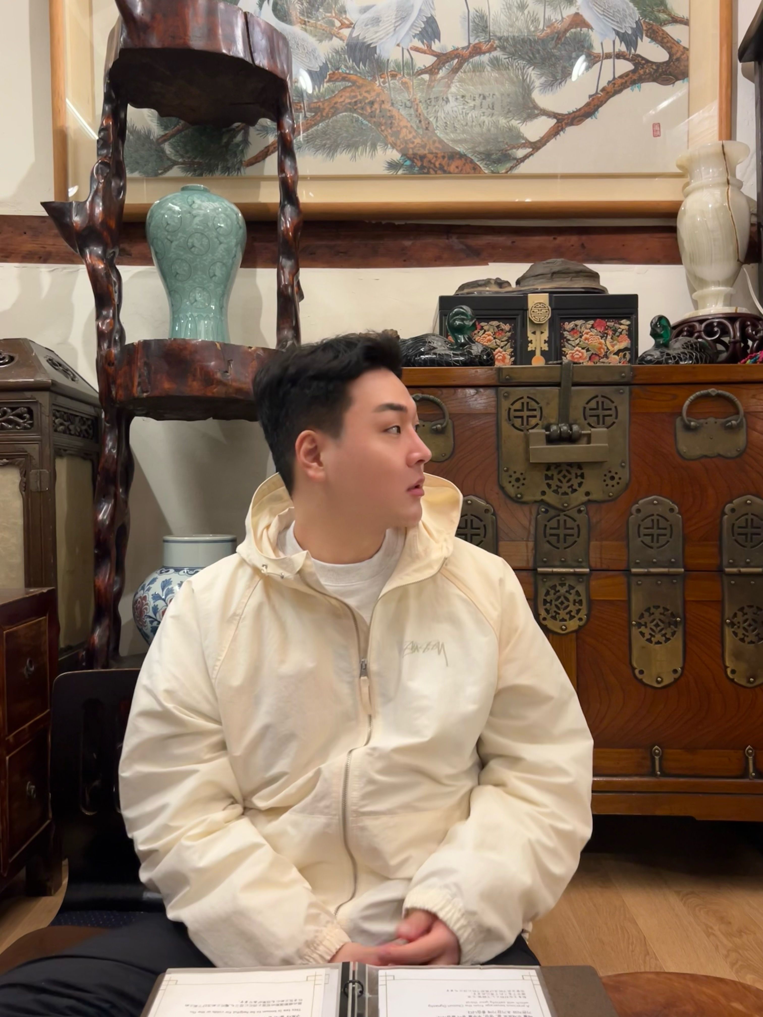 Stussy Wave Dye Beach Shell Jacket Bone 착용 스타일 - 2