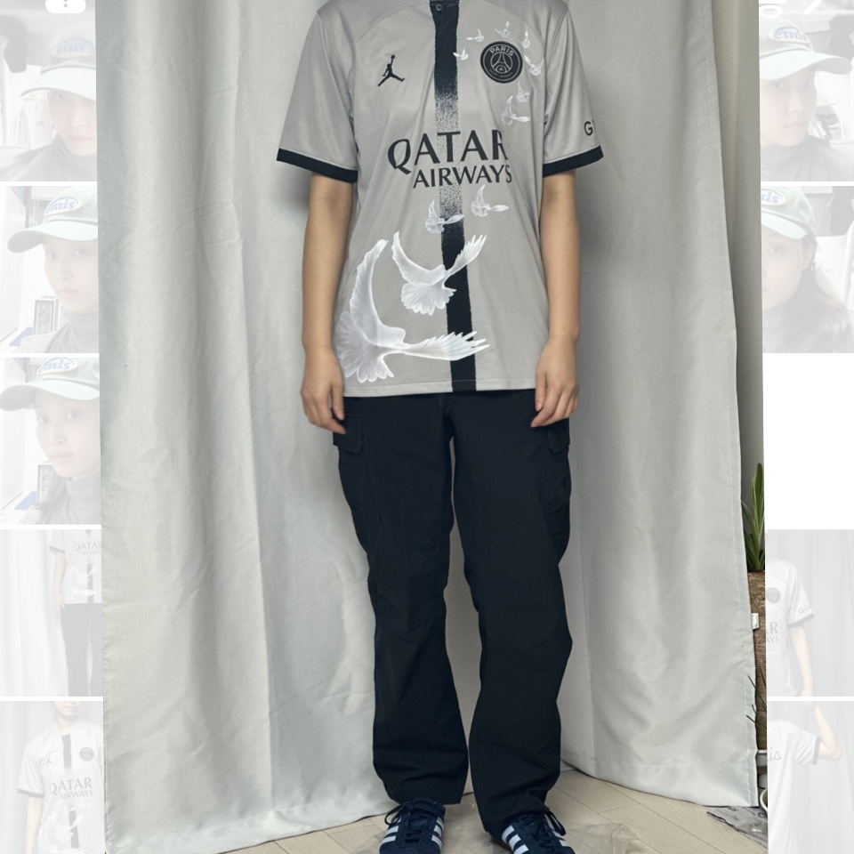 Jordan x Paris Saint-Germain x 3.Paradis 2022/23 Dri-Fit Stadium Away Jersey Light Smoke Grey 착용 스타일 - 2