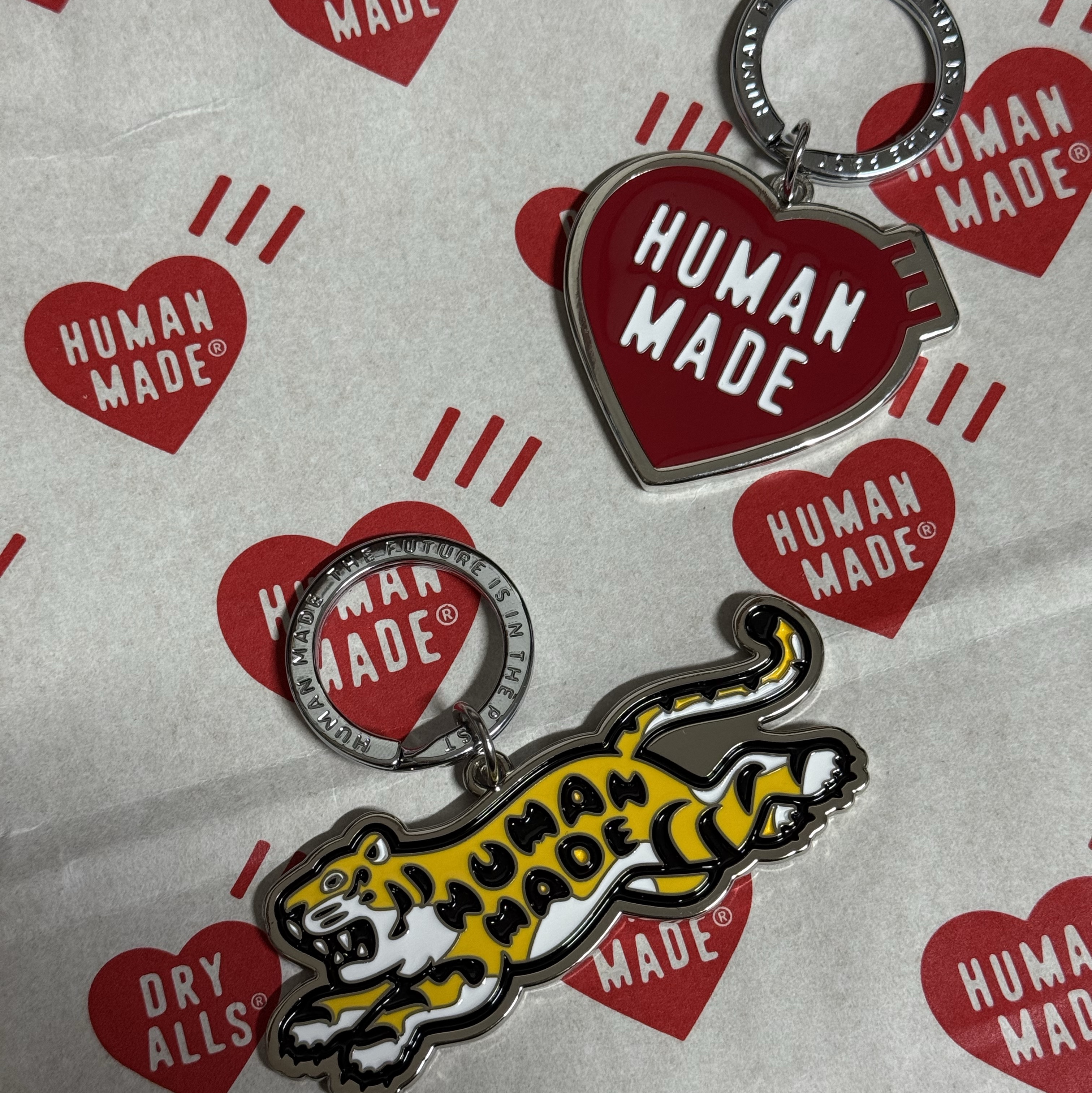 Human Made Animal Keyring Yellow, Human Made Heart Keyring Red 착용 스타일