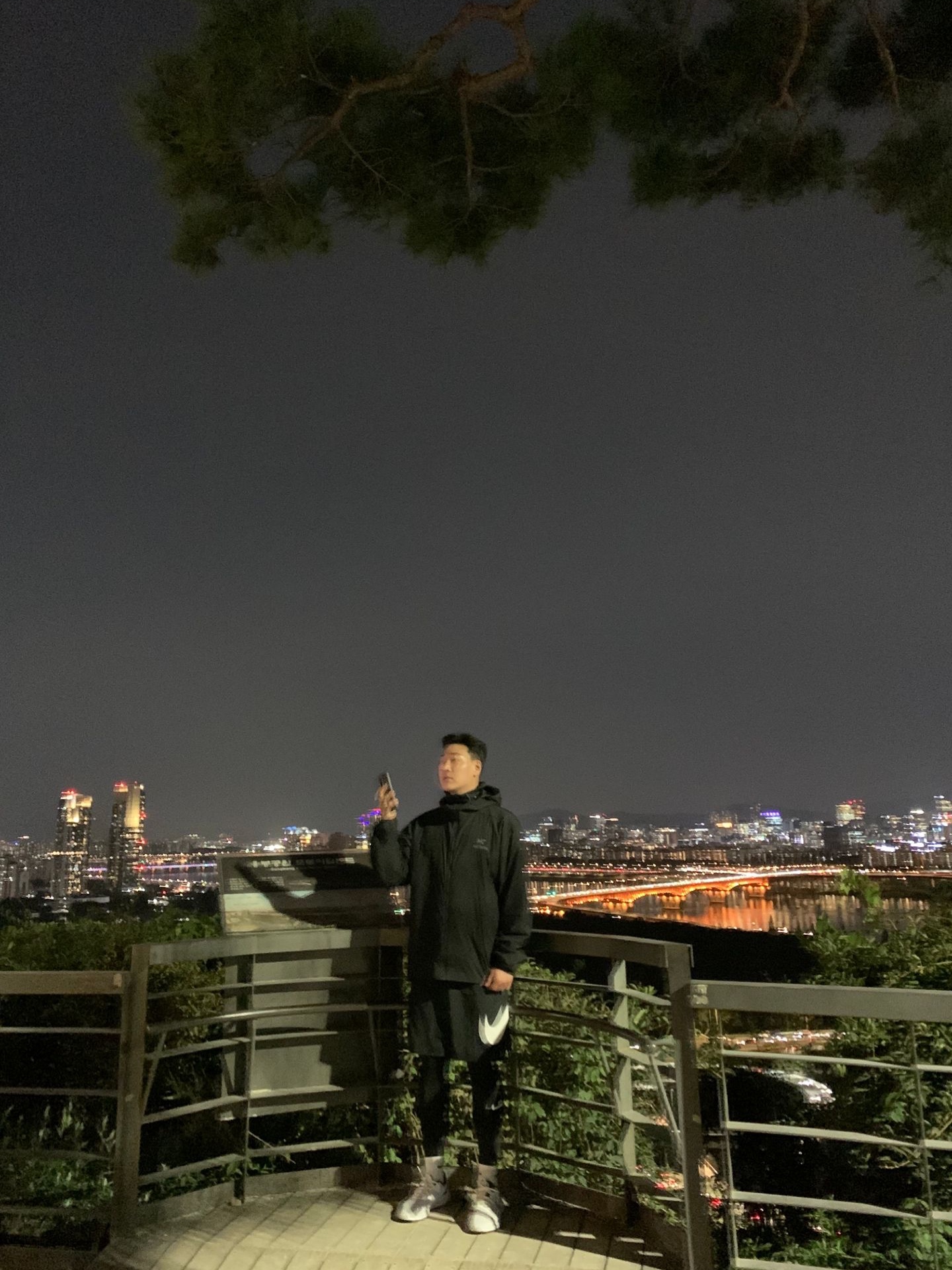 Arc'teryx Atom LT Hoody Black 착용 스타일 - 2