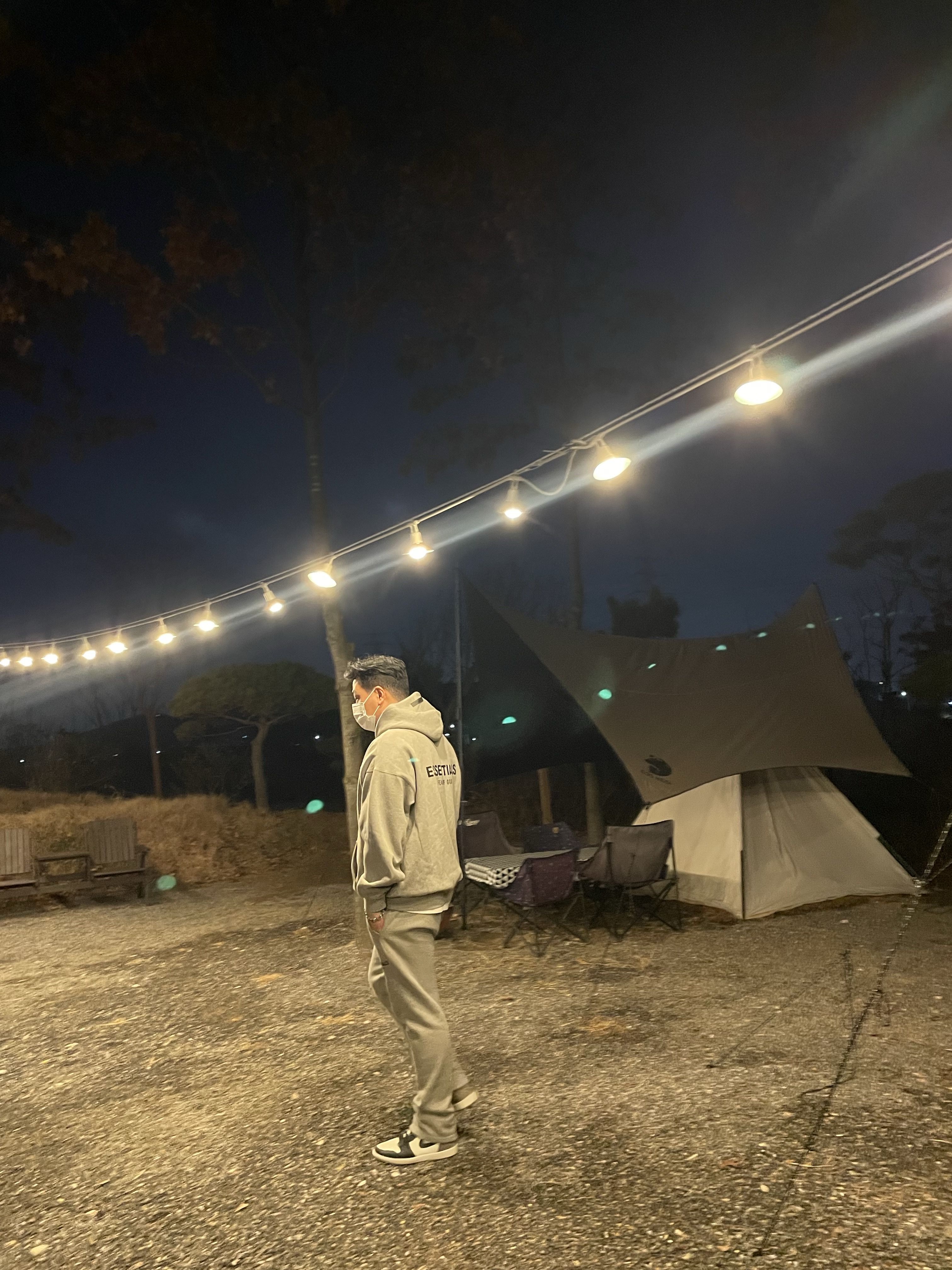 Essentials The Core Collection Hoodie Dark Oatmeal, Essentials The Core Collection Relaxed Sweatpants Dark Oatmeal 착용 스타일 - 4