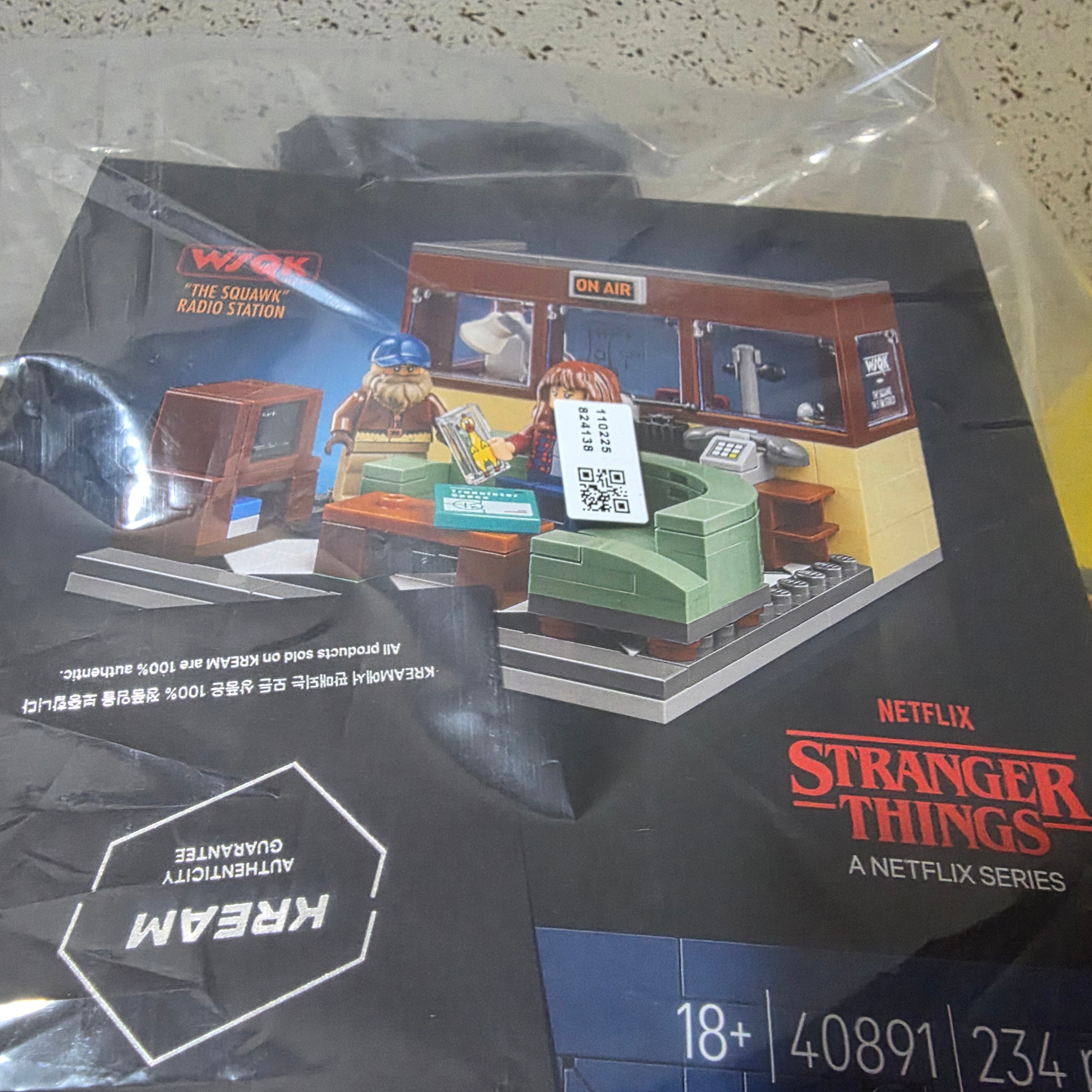 Lego Icons Stranger Things: WSQK Radio Station 착용 스타일