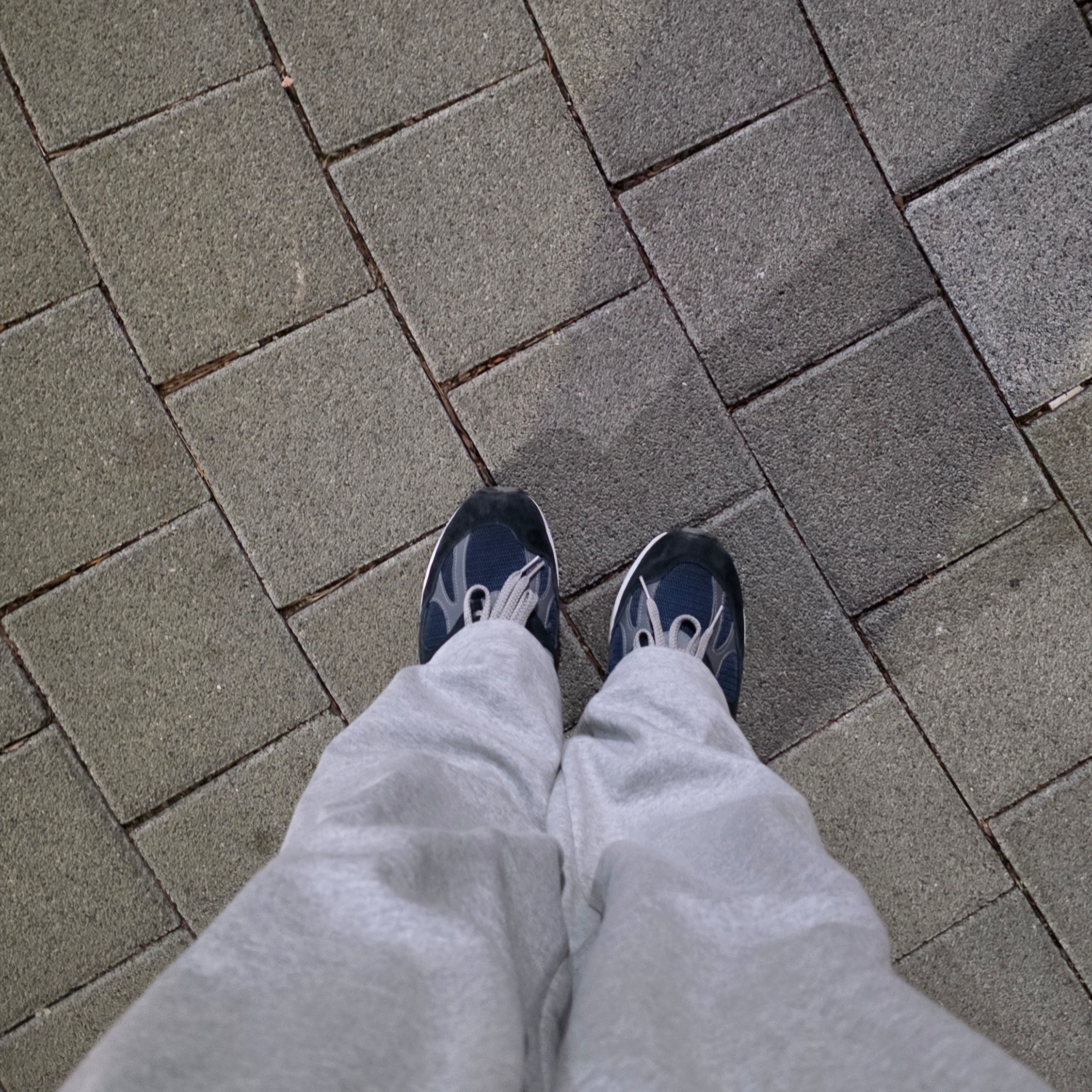 New Balance 991v2 Made in UK Dark Navy Smoked Pearl 착용 스타일