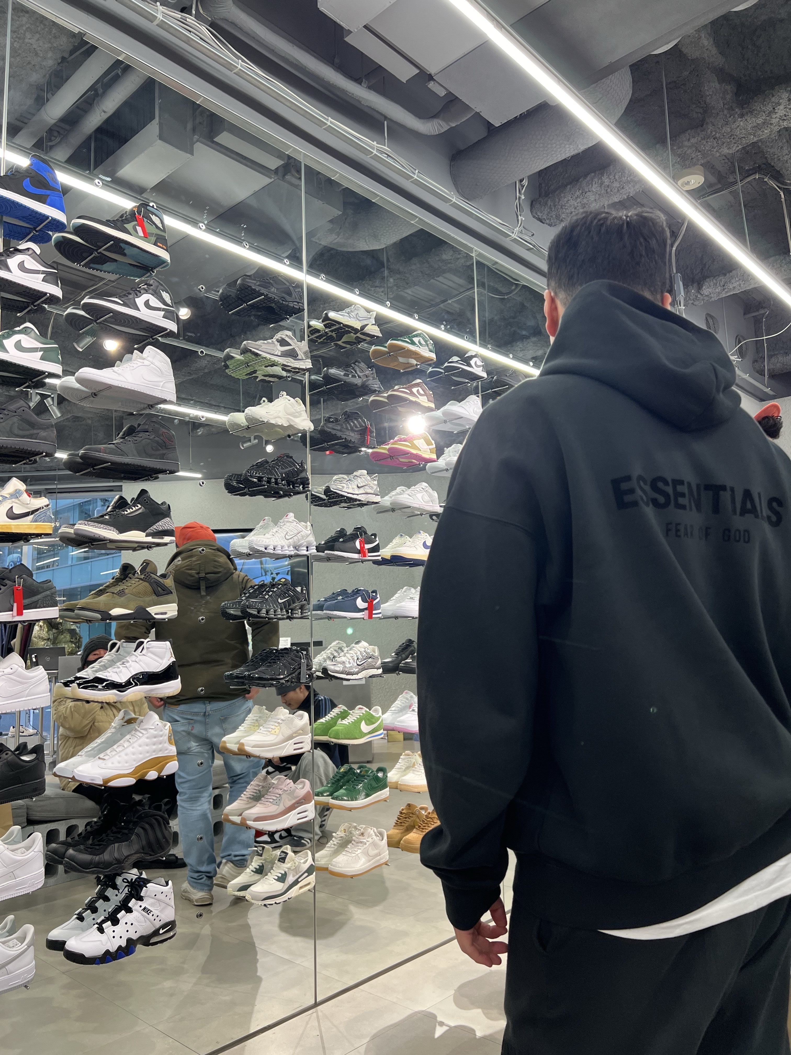 Essentials The Core Collection Hoodie Stretch Limo, Essentials The Core Collection Relaxed Sweatpants Stretch Limo 착용 스타일 - 3