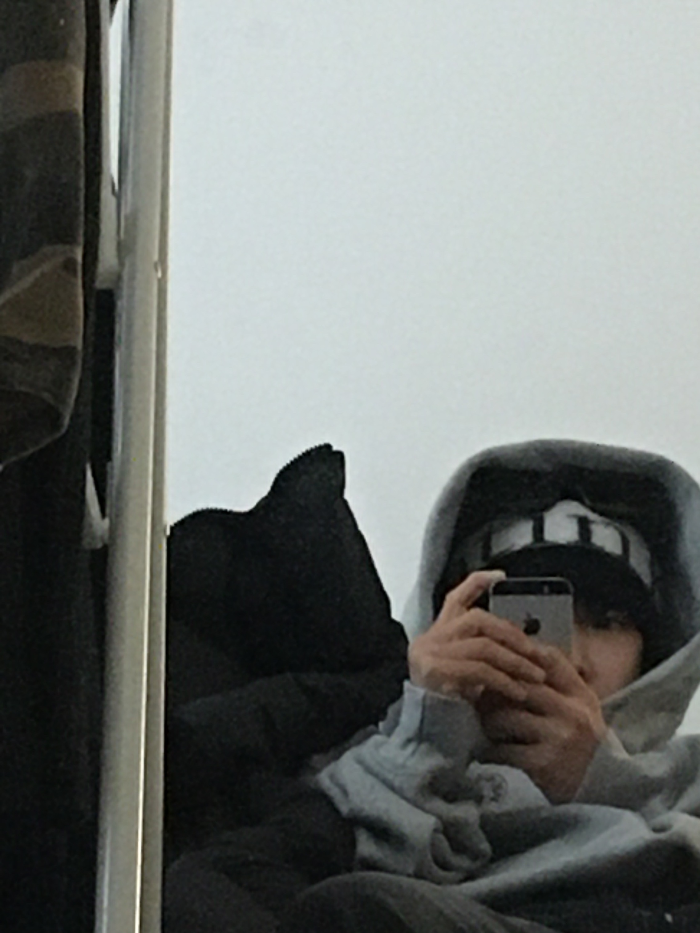 Punch Drunk Parties Circle Logo Oversized Hoodie Gray, Matin Kim Logo Jacquard Short Beanie Black 착용 스타일 - 1