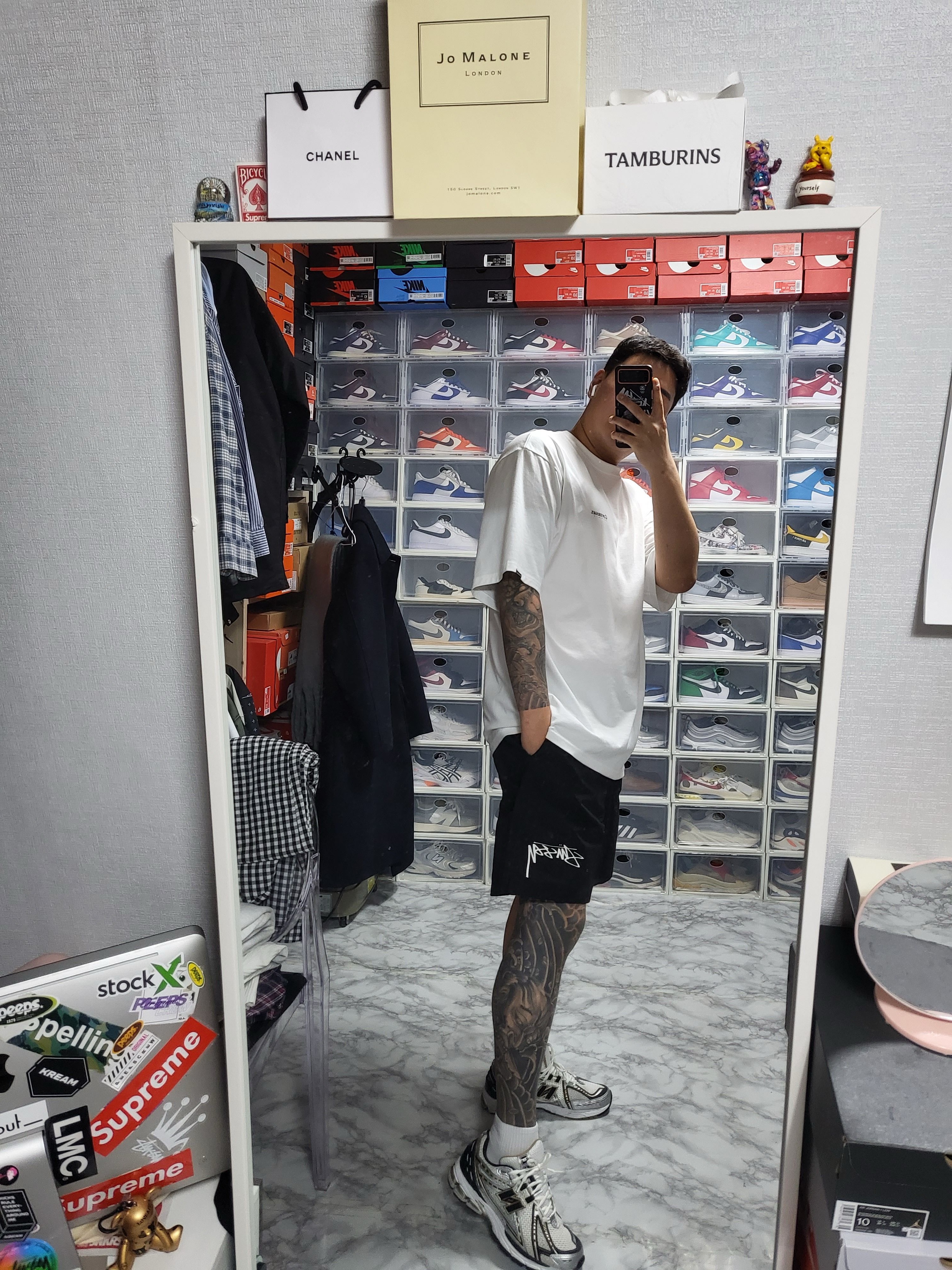 Nike x Stussy Shorts Black (FJ9167-010), Nike x Stussy Towel Black 착용 스타일 - 2