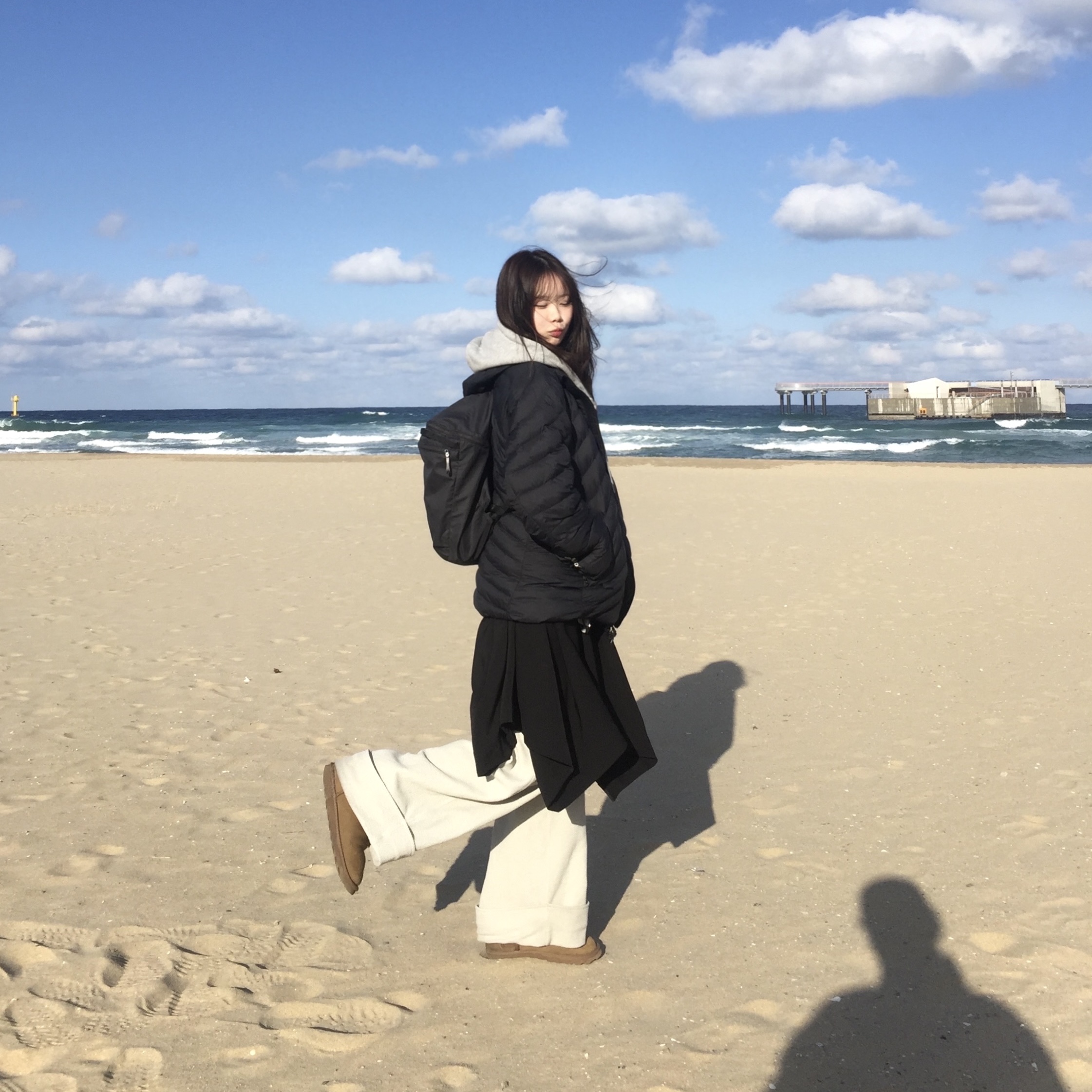 COYSEIO Ribbed Band Pants Beige, Arc'teryx Heliad 15 Backpack Black 착용 스타일 - 2