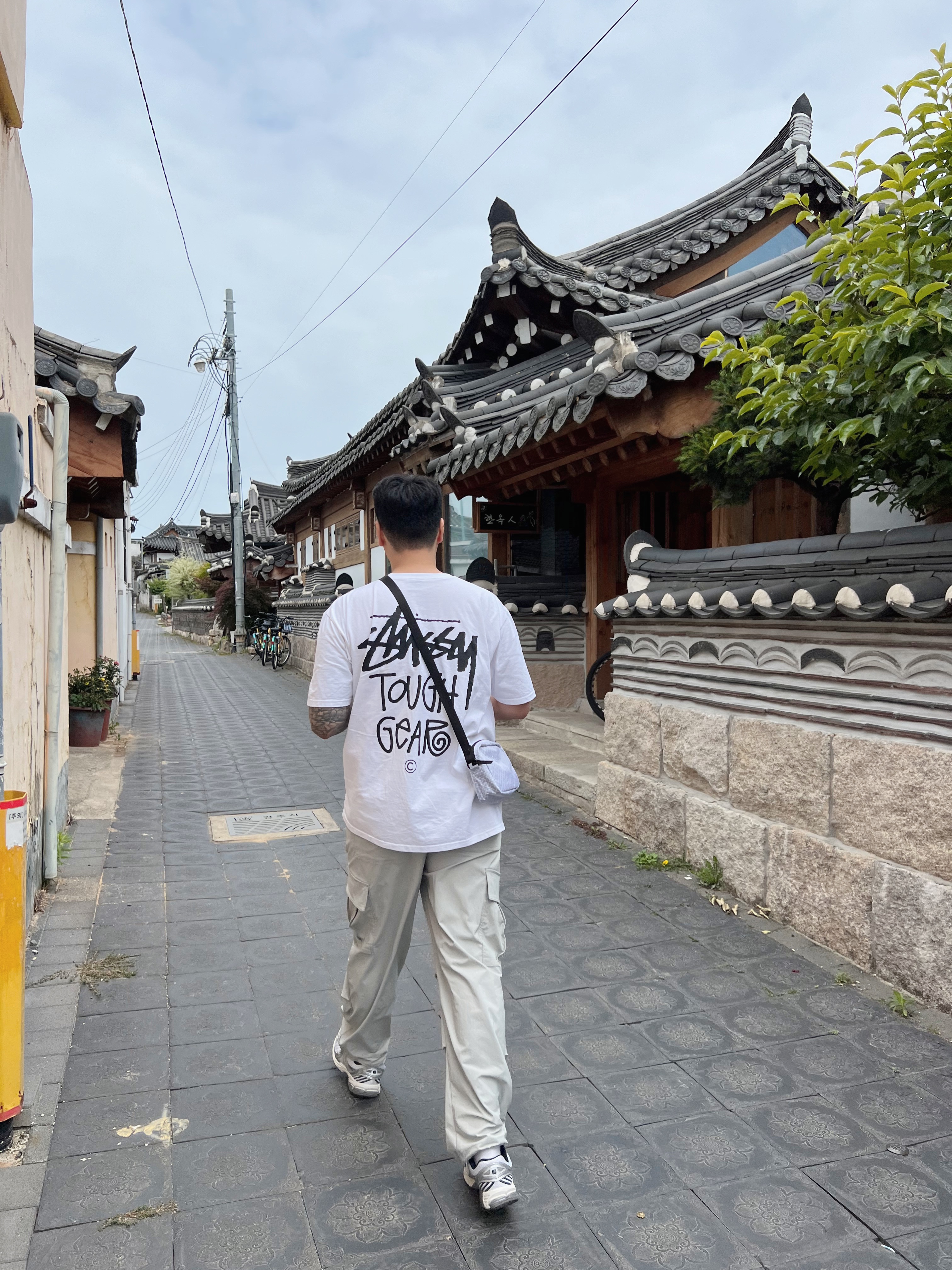 Nike x Stussy Washed Fleece Pants Black (FN5235-010), Nike Air Force 1 '07 LV8 Athletic Club Black Dark Sulfur 착용 스타일 - 9