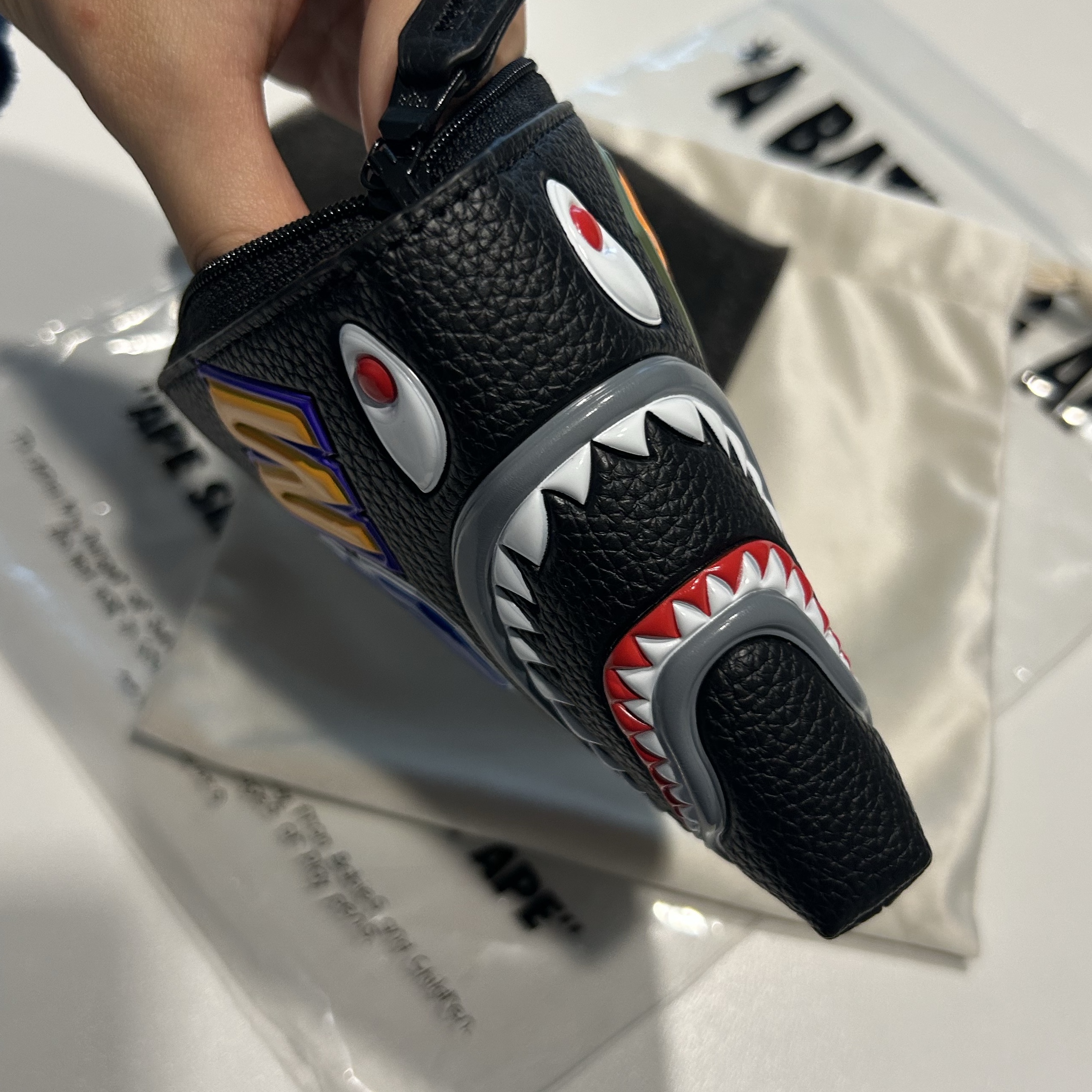 BAPE Shark Mini Wallet Black 착용 스타일 - 3