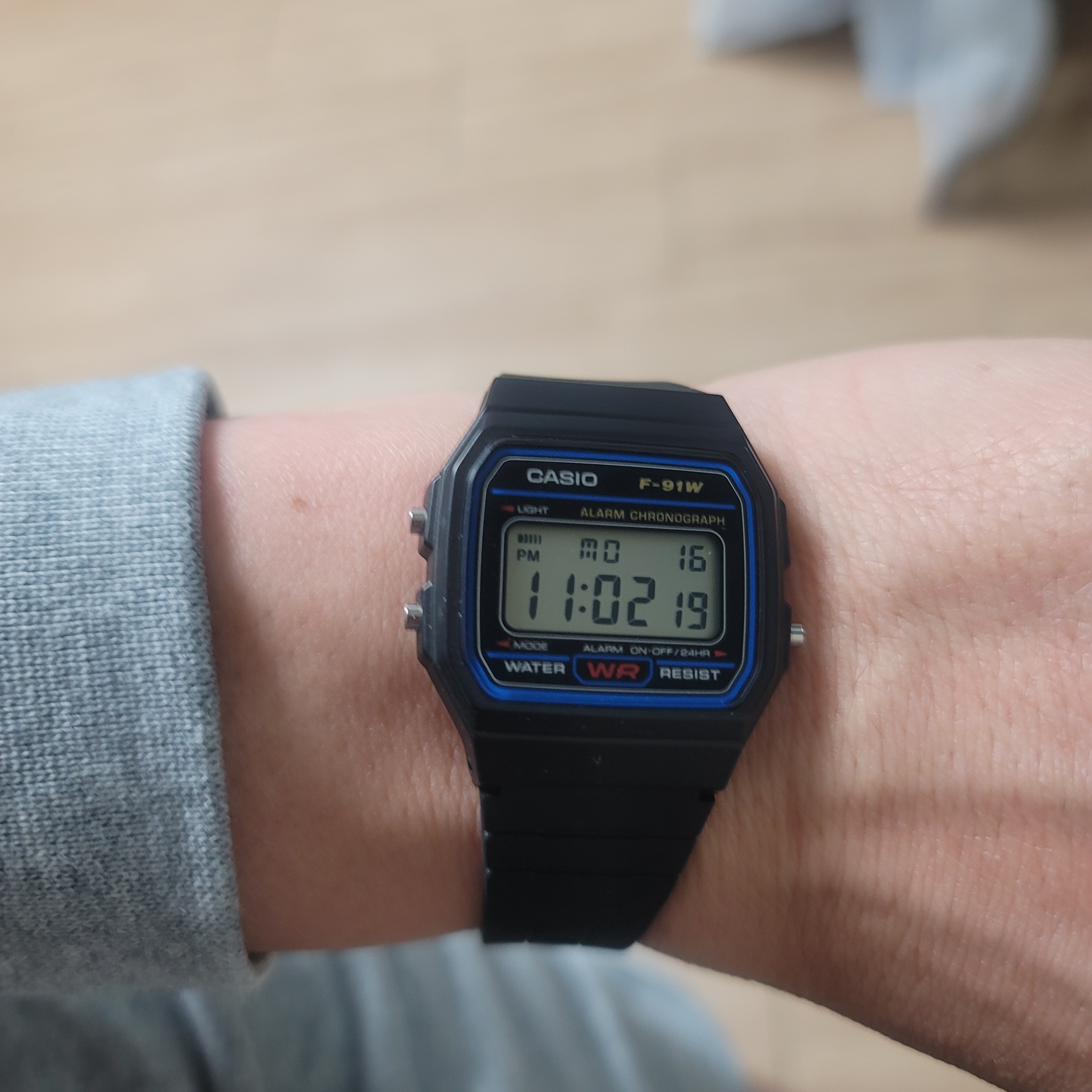 Casio F-91W-1 착용 스타일