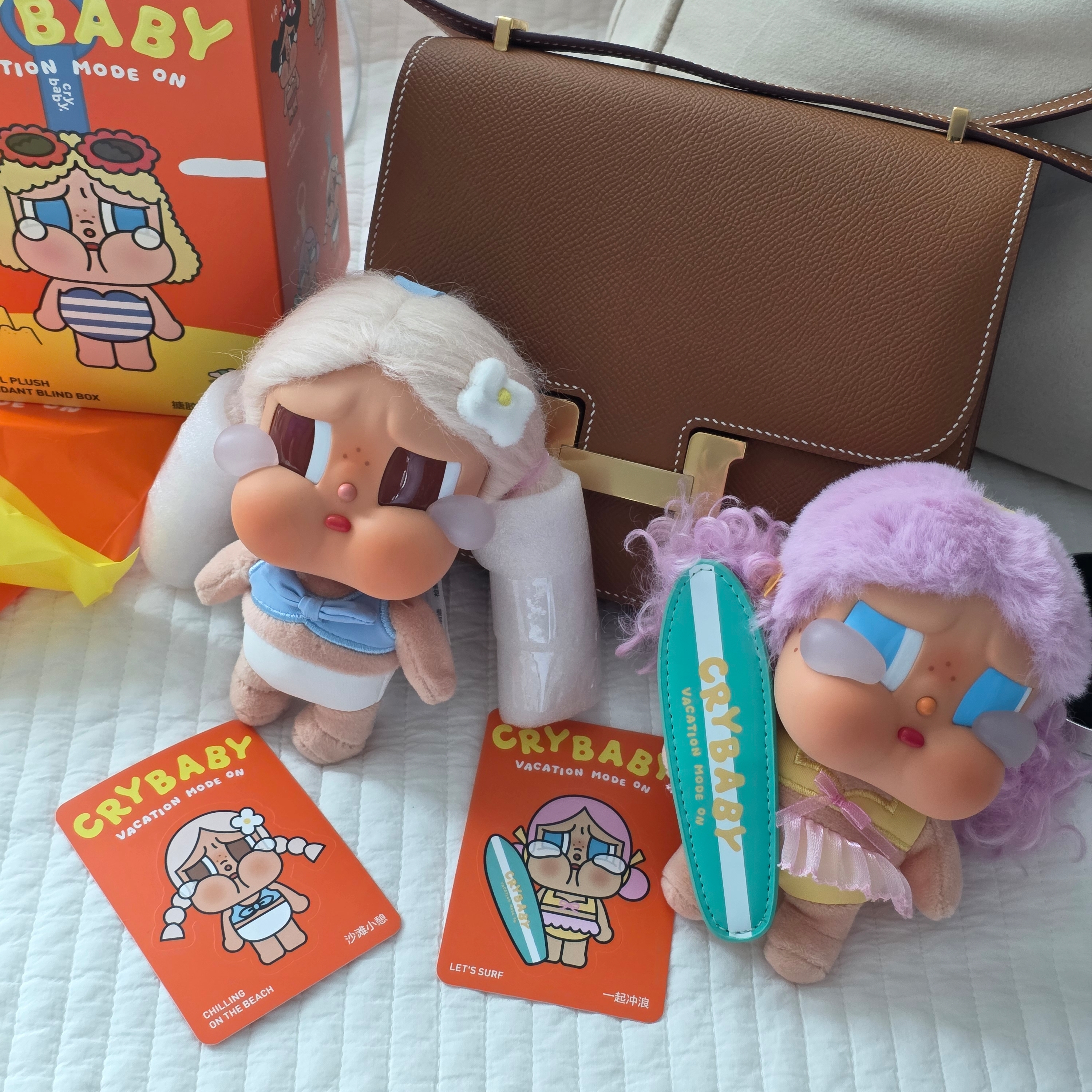 Pop Mart Crybaby Vacation Mode On Series Vinyl Plush Pendant Chilling on the Beach (Opened Case), Pop Mart Crybaby Vacation Mode On Series Vinyl Plush Pendant Let's Surf (Opened Case) 착용 스타일