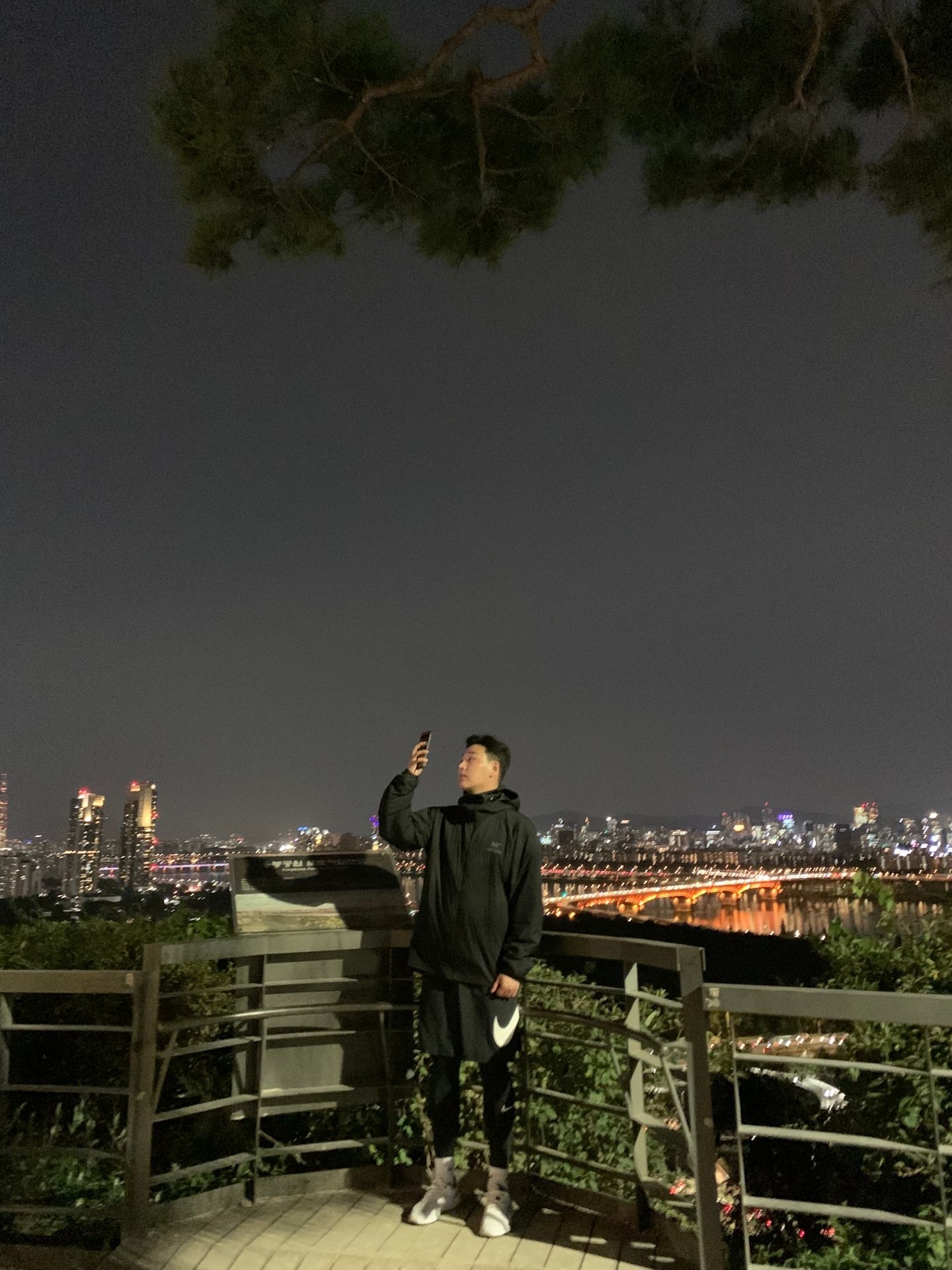 Arc'teryx Atom LT Hoody Black 착용 스타일 - 1