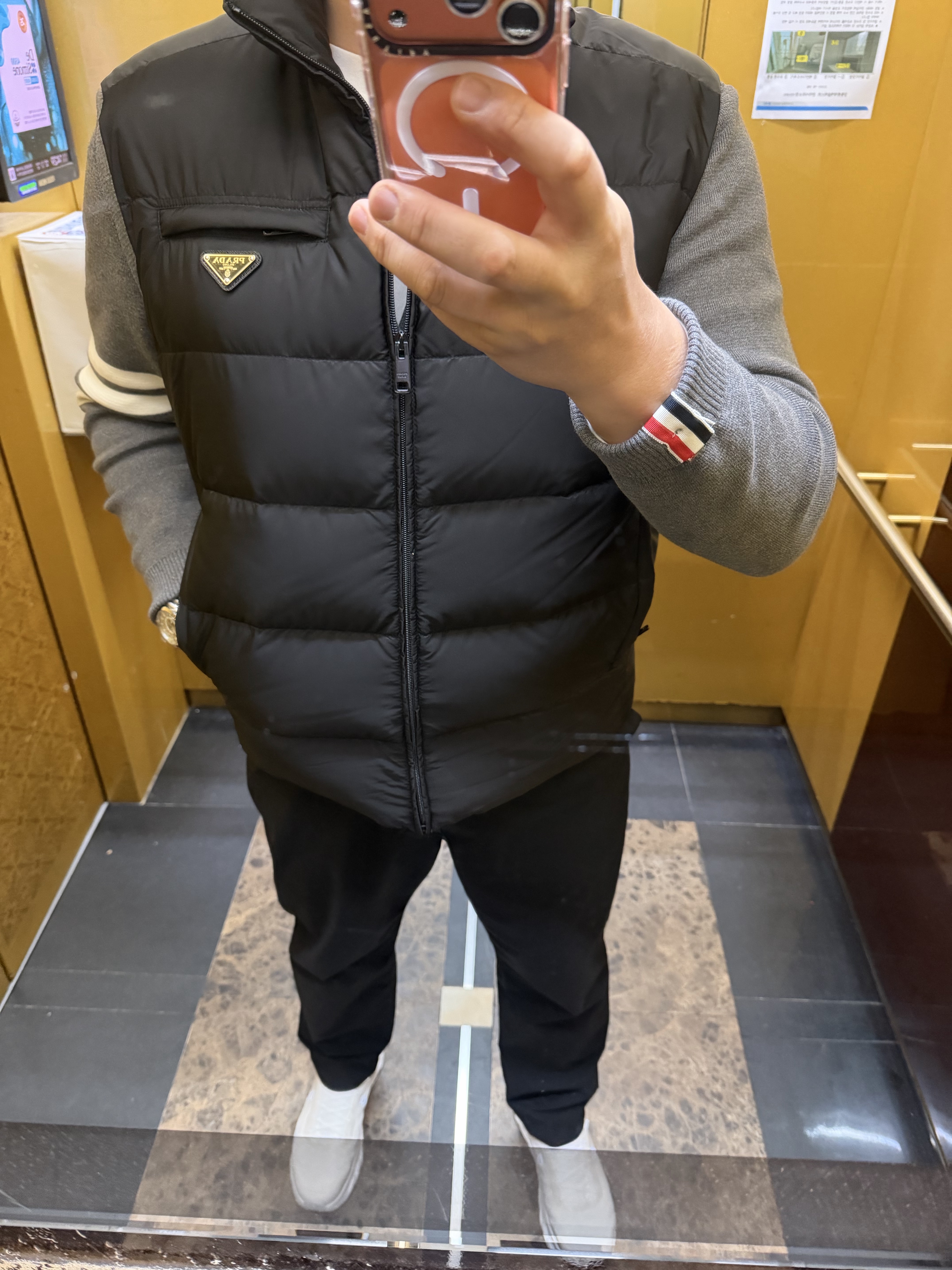 Prada Re-Nylon Down Vest Black, Thom Browne Milano Stitch 4-Bar Cardigan Medium Grey 착용 스타일