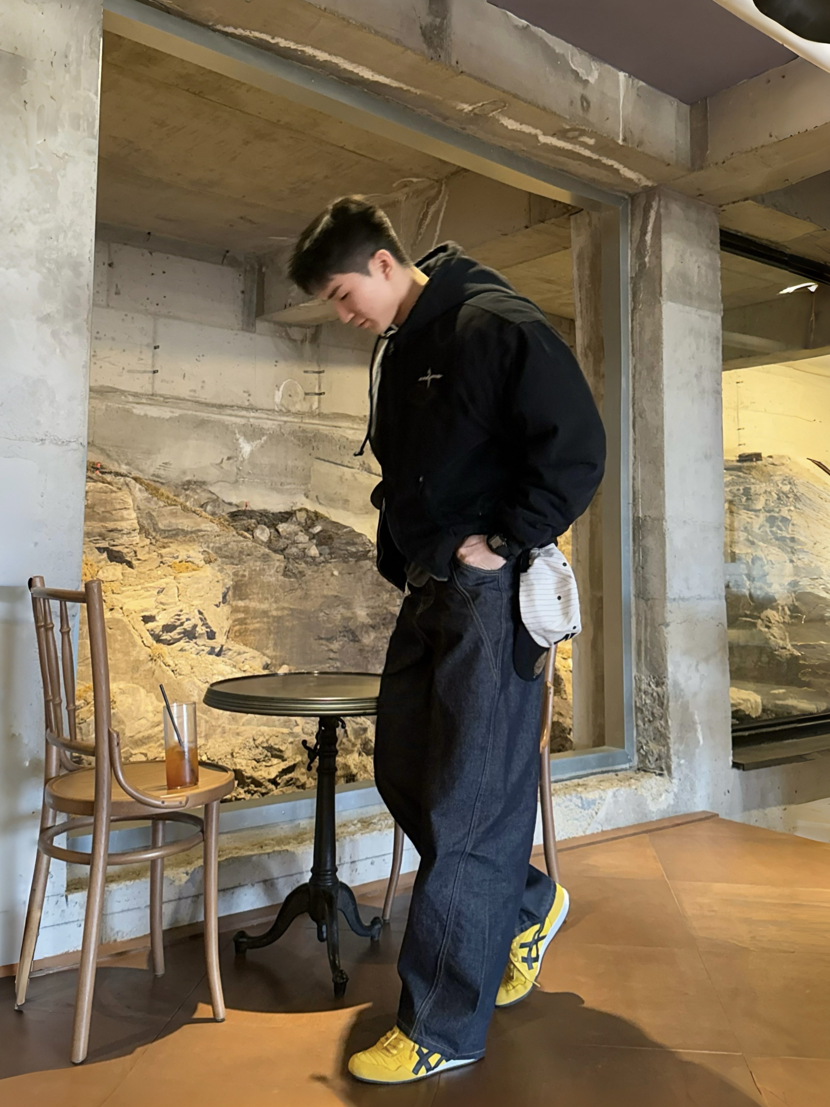 Onitsuka Tiger Serrano Yellow Black, MLB Signature Stripe Unstructured Ball Cap New York Yankees Black 착용 스타일 - 1