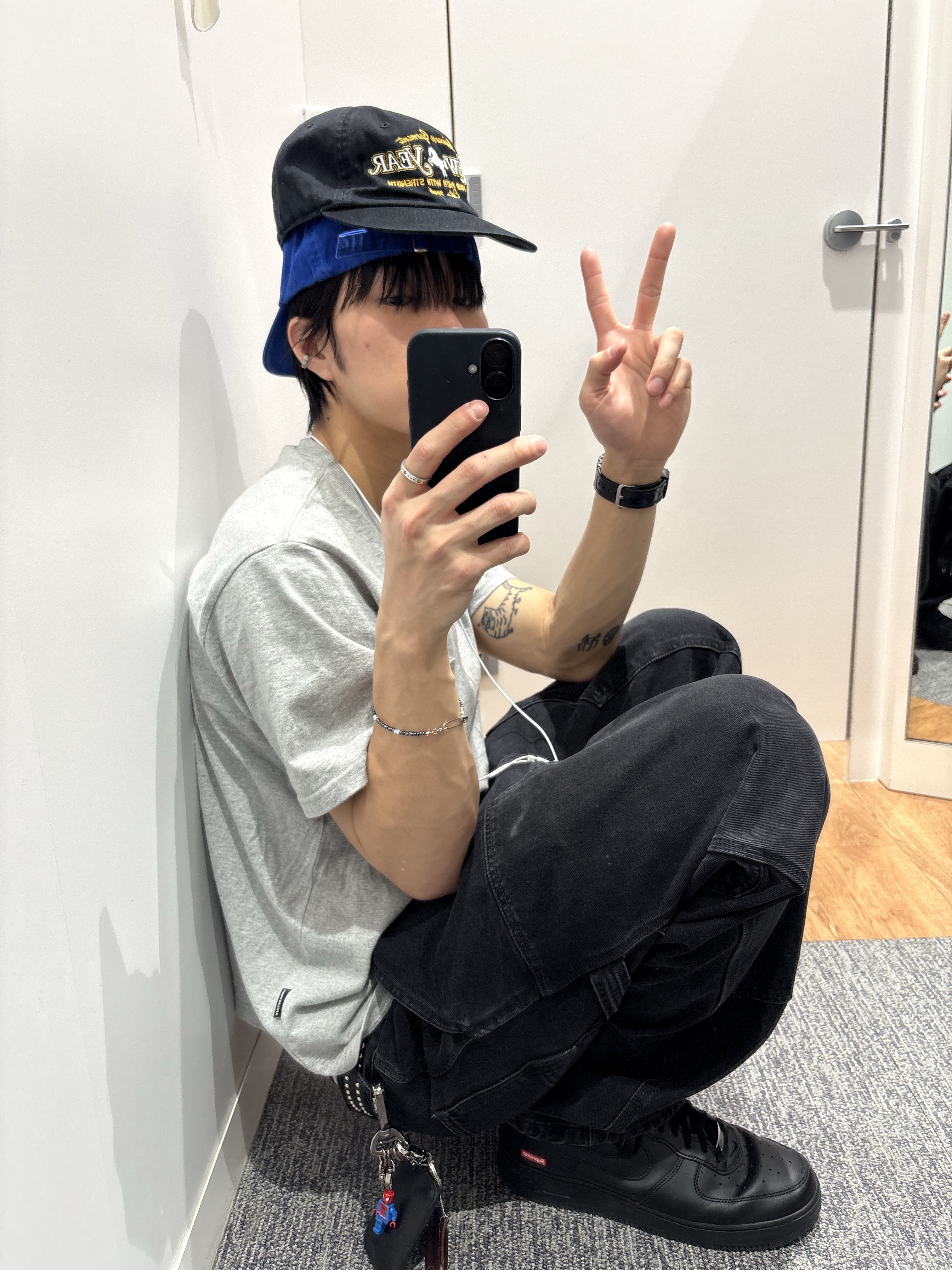 Carhartt WIP Smith Denim Double Knee Pants Black Stone Washed, Nike x Supreme Air Force 1 Low Black 착용 스타일 - 3