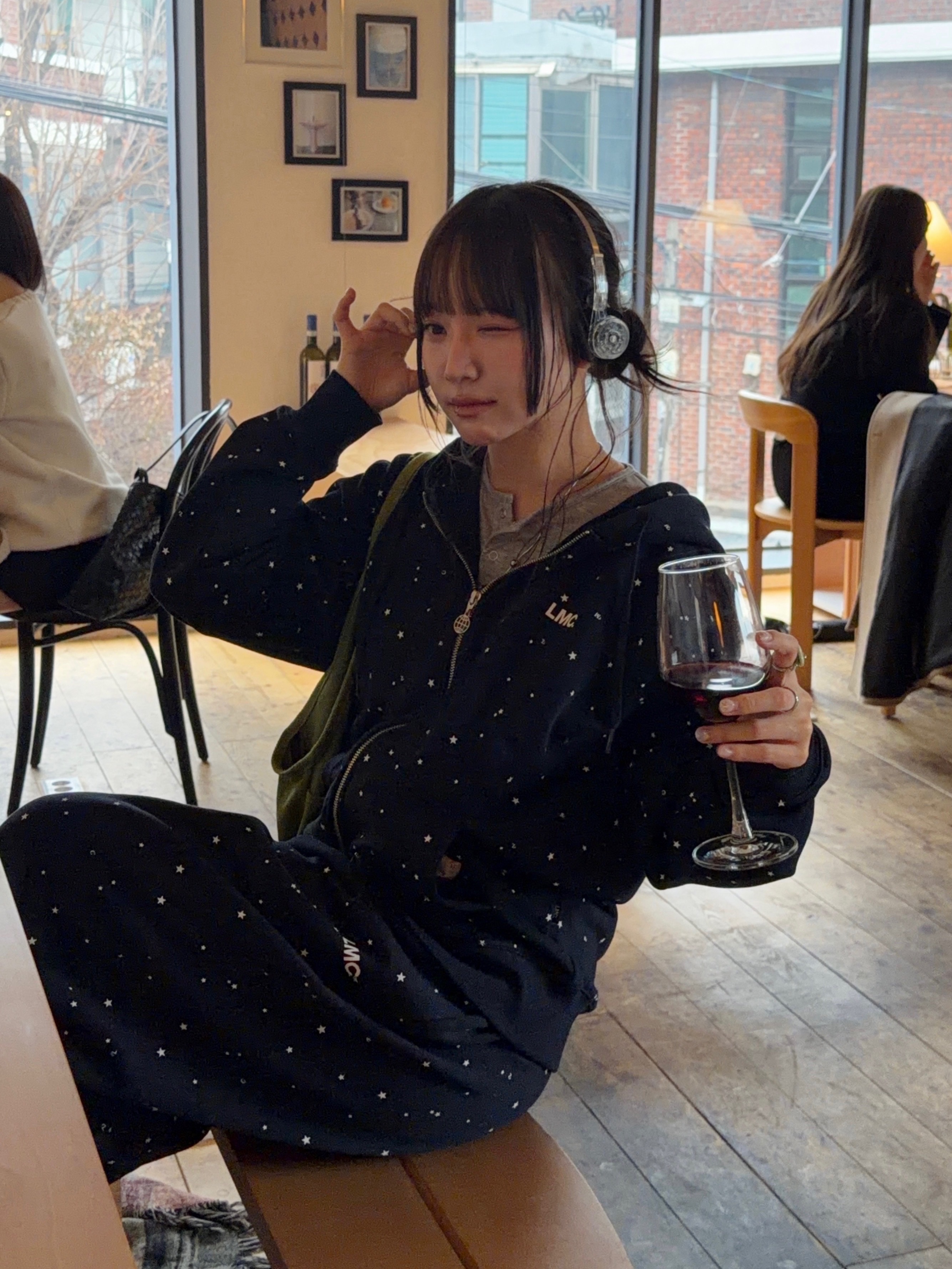 MONDO Freestyle On Ear Headphone Transparent 착용 스타일 - 4
