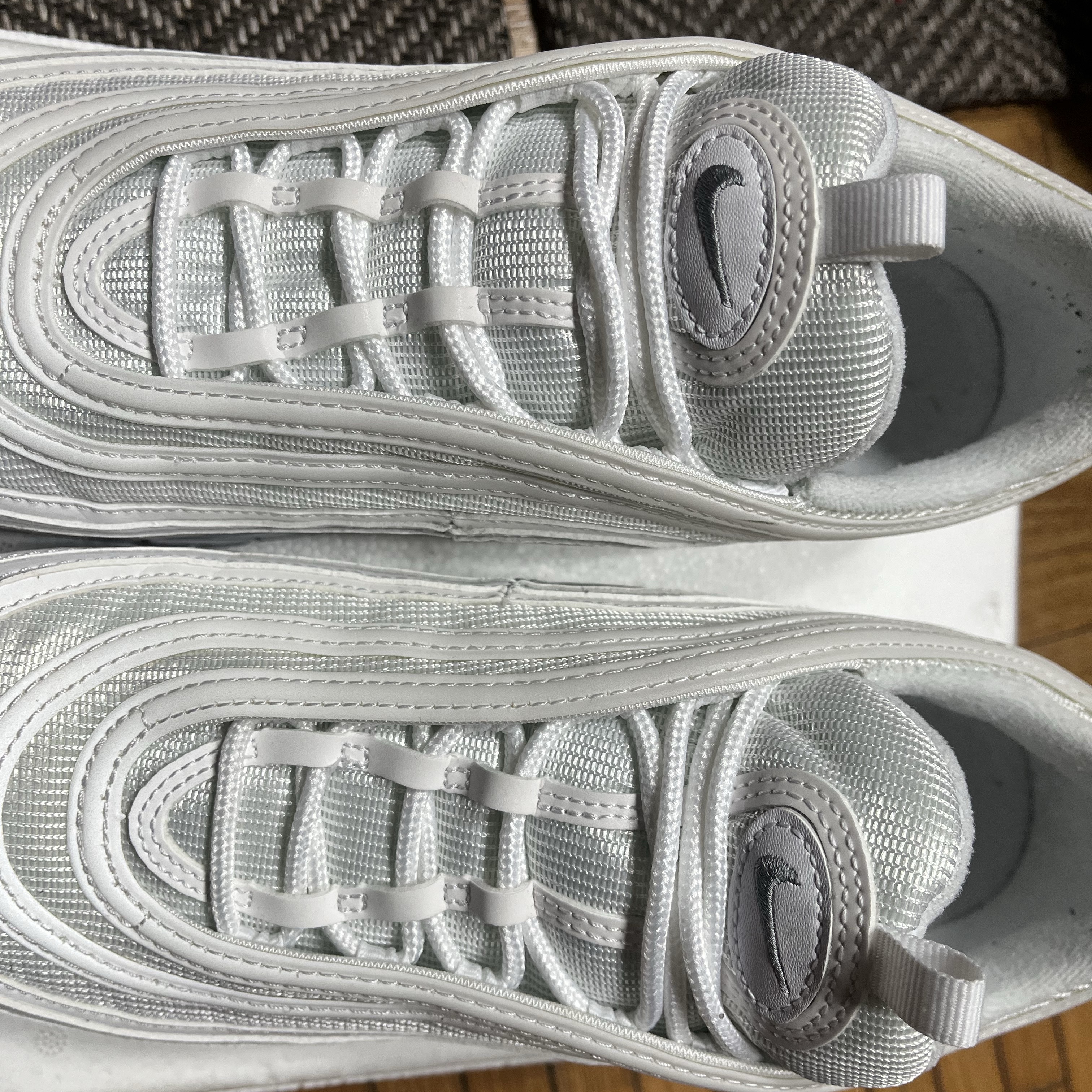 Nike Air Max 97 Triple White Wolf Grey 착용 스타일