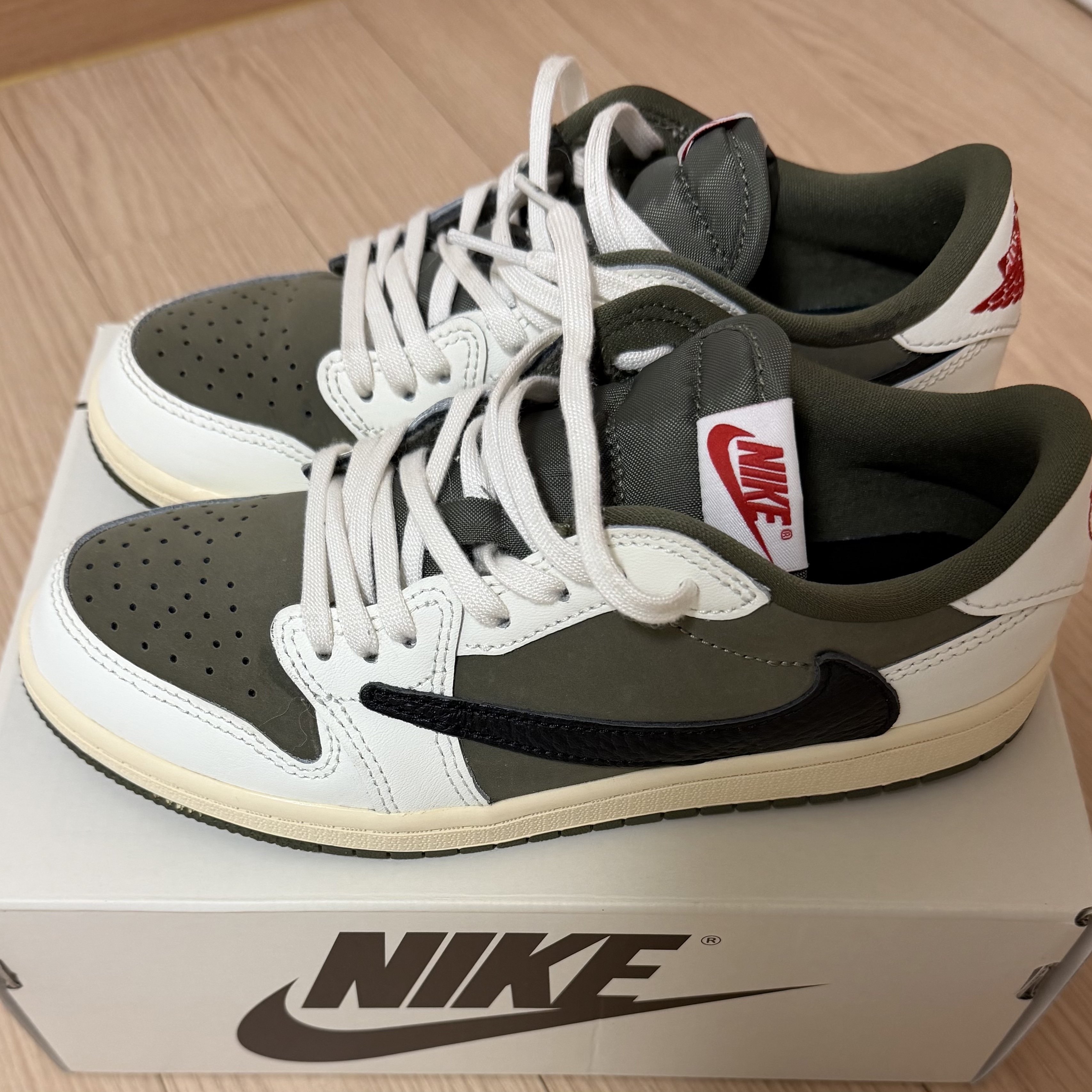 (PS) Jordan 1 x Travis Scott Retro Low OG SP Reverse Olive 착용 스타일 - 2
