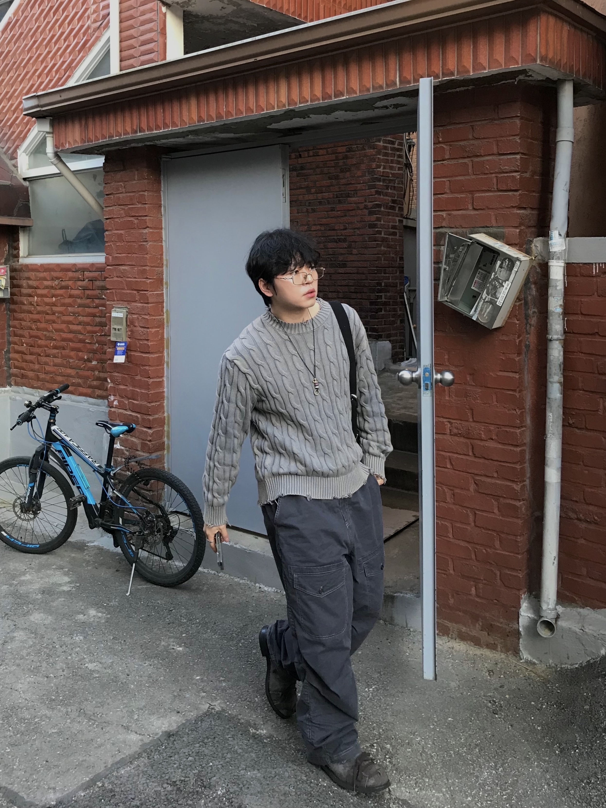 NegativeThree Buffalo Derby Brown, Gentle Monster Atomic 02 Silver 착용 스타일 - 5