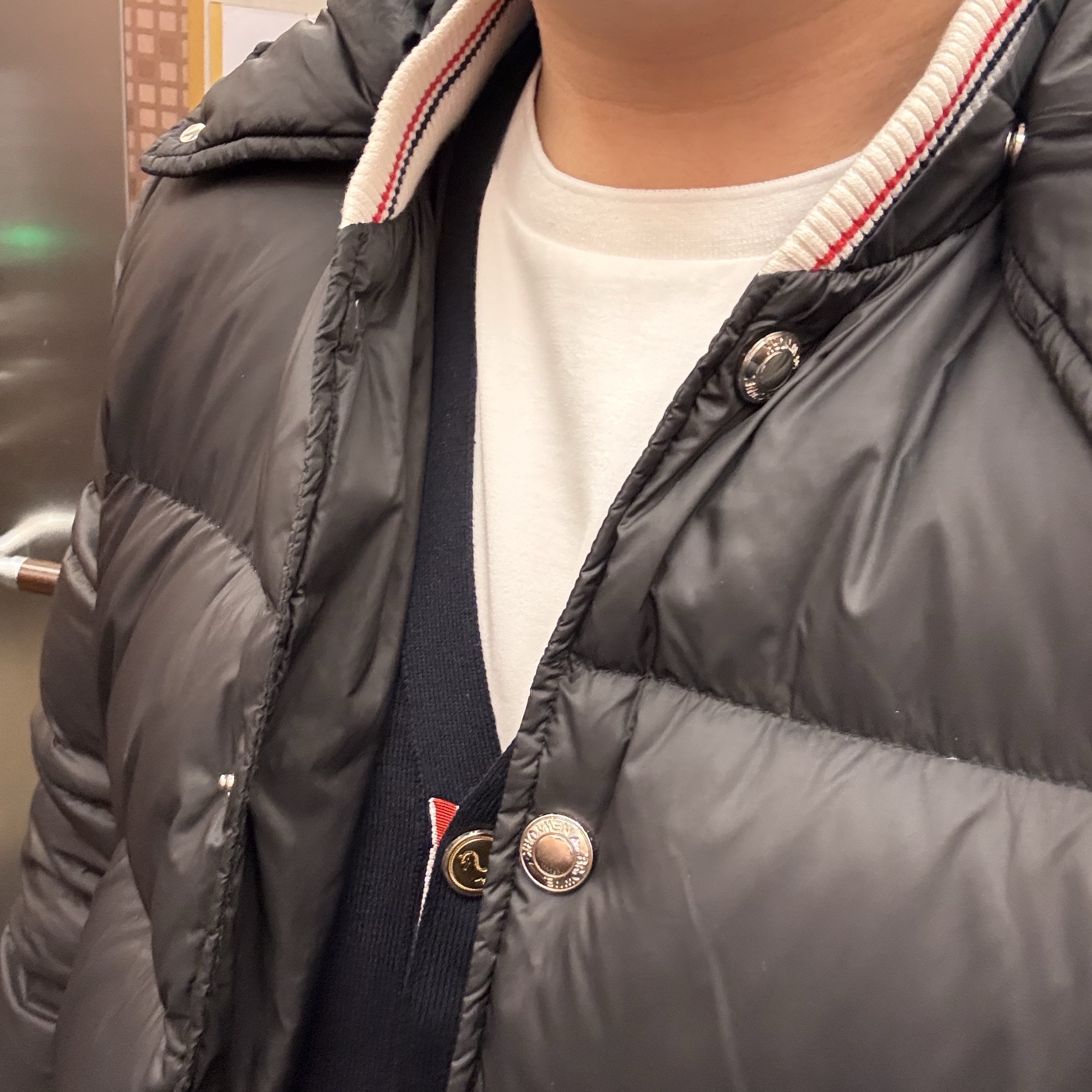 Thom Browne Medium Weight Jersey Side Slit Relaxed Fit T-Shirt White, Thom Browne Milano Stitch 4-Bar Cardigan Navy 착용 스타일