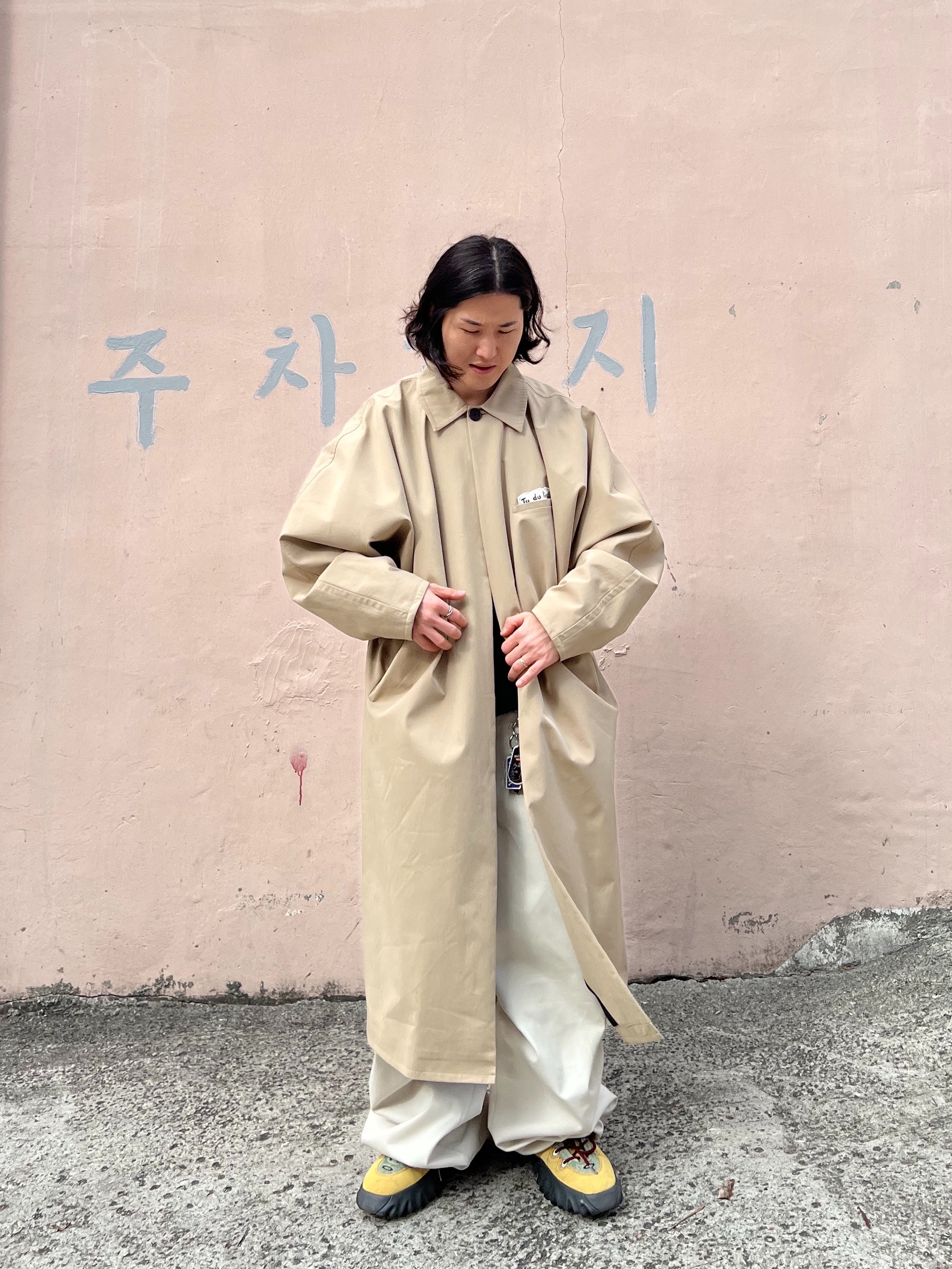 Kamien 247 All day Baggy Pants Light Beige, Oakley Factory Team Suede Flesh Edge Boots Yellow 착용 스타일 - 5