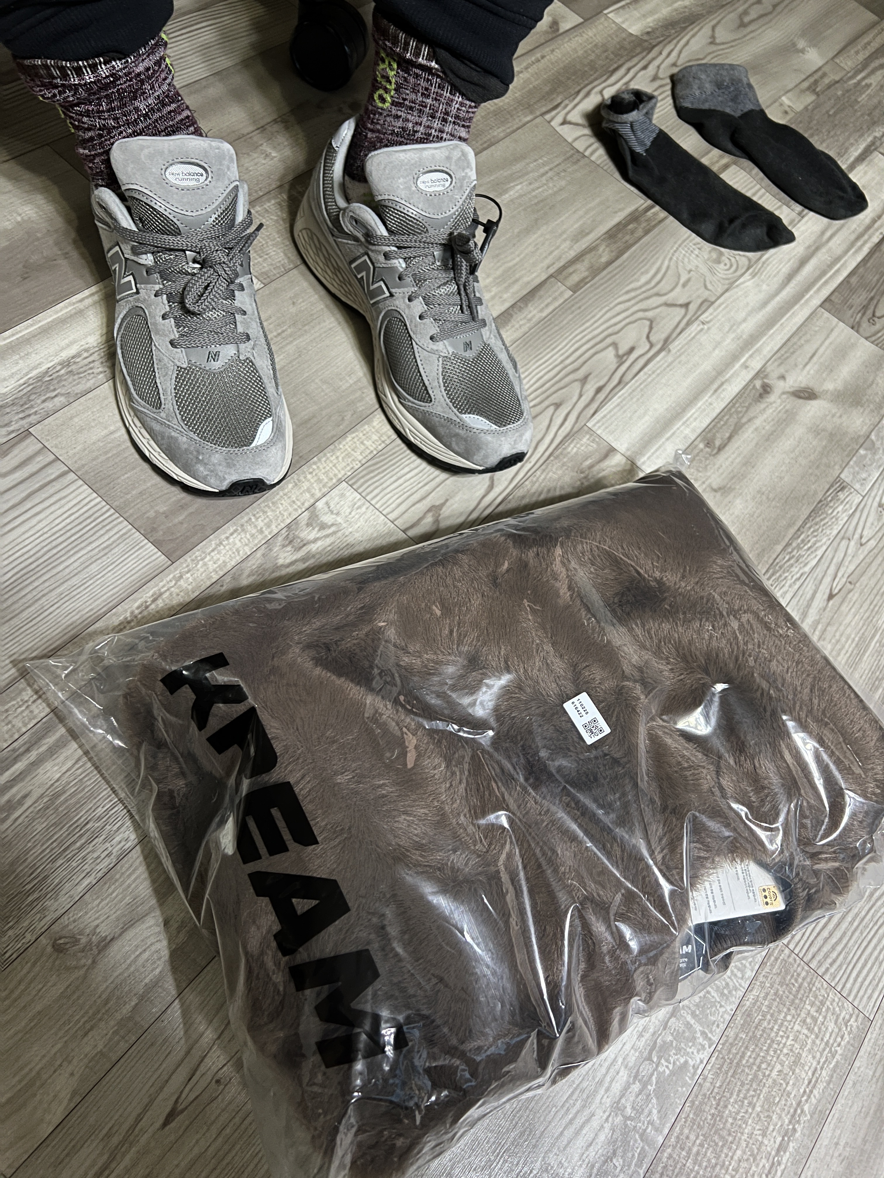 (Kids) Monchhichi x Bebe De Pino Fur Overall Brown, New Balance 2002R Grey 착용 스타일 - 2