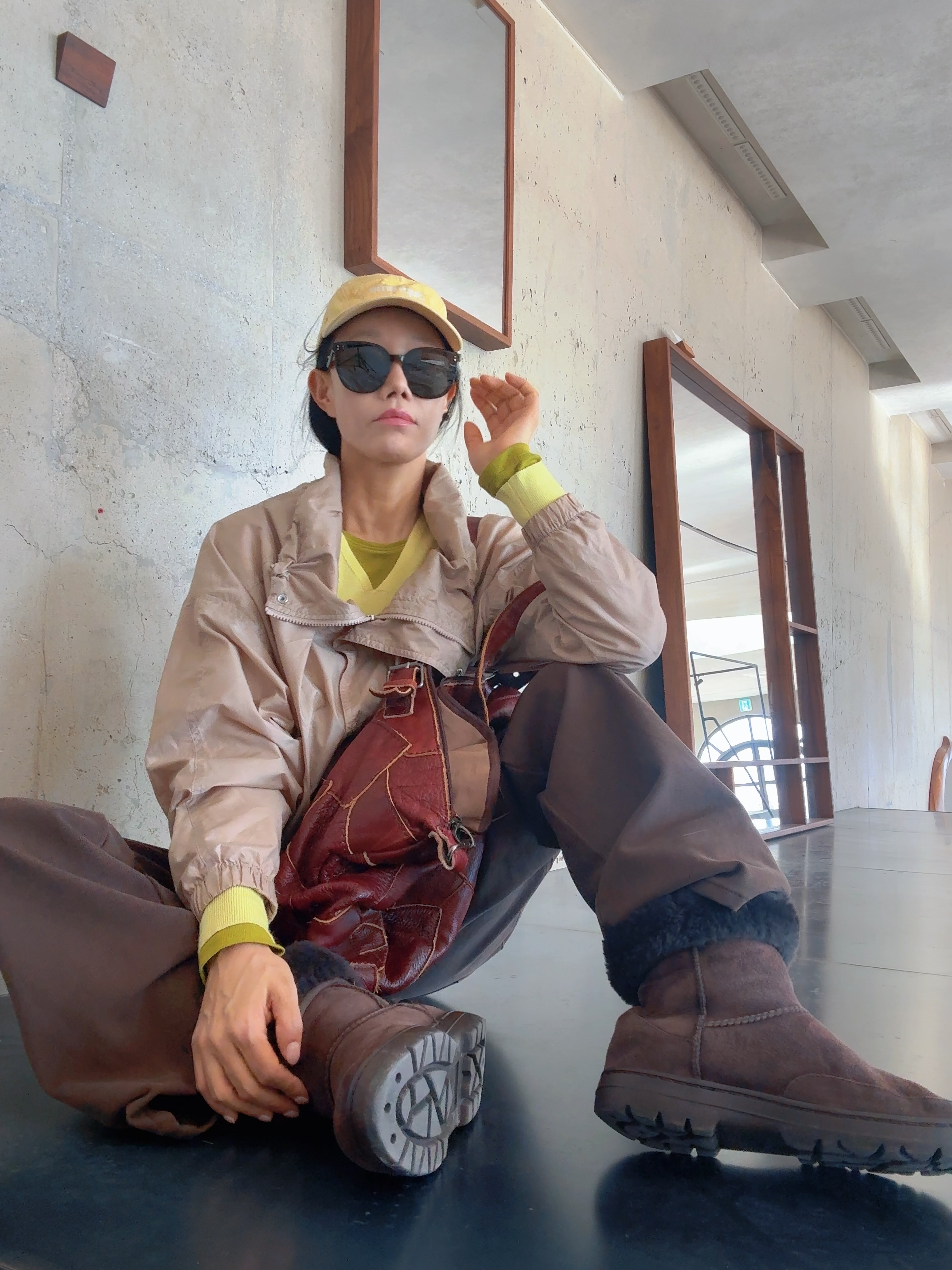 Supreme Washed Chino Twill Camp Cap Light Yellow - 25SS, (W) UGG Classic Mini II Boots Chestnut 착용 스타일 - 2