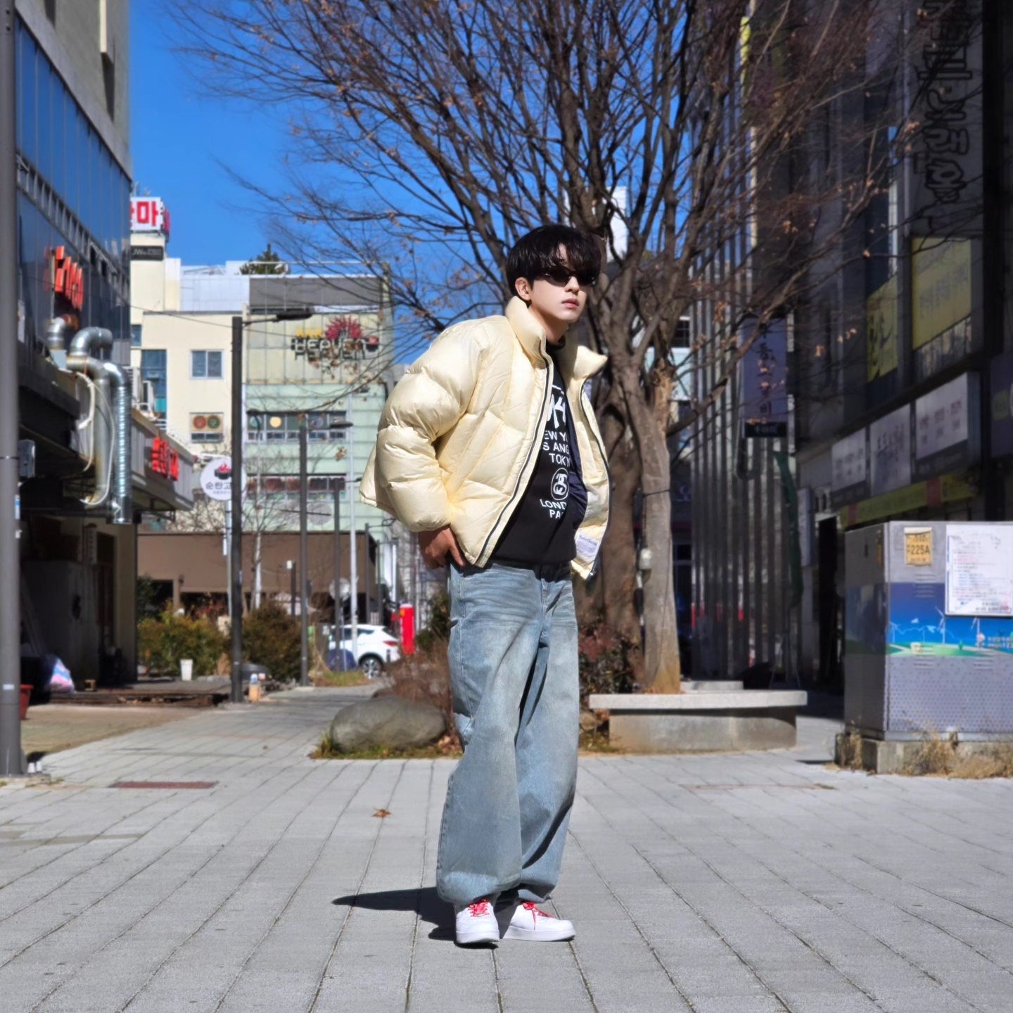 Stussy World Tour Crew Black 2023, Stussy World Tour Crew Black 2024 착용 스타일 - 1