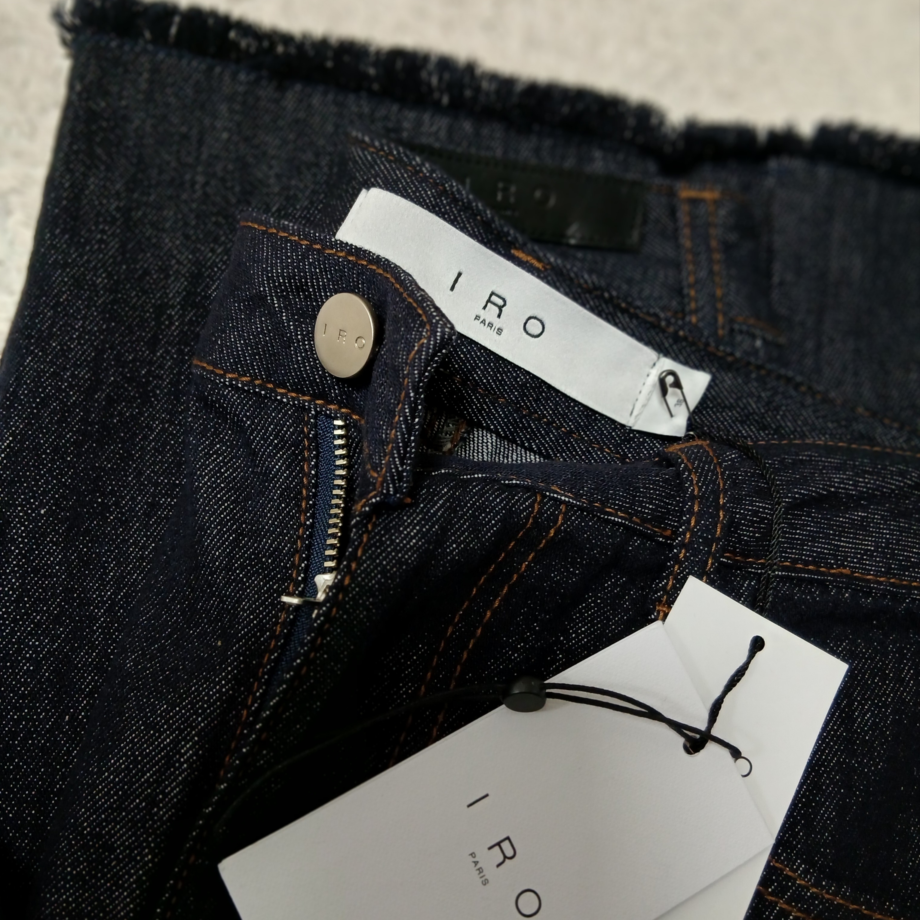 Iro Banding Washed Denim Pants Blue, Iro Boots Cut Washed Denim Pants Blue 착용 스타일 - 3