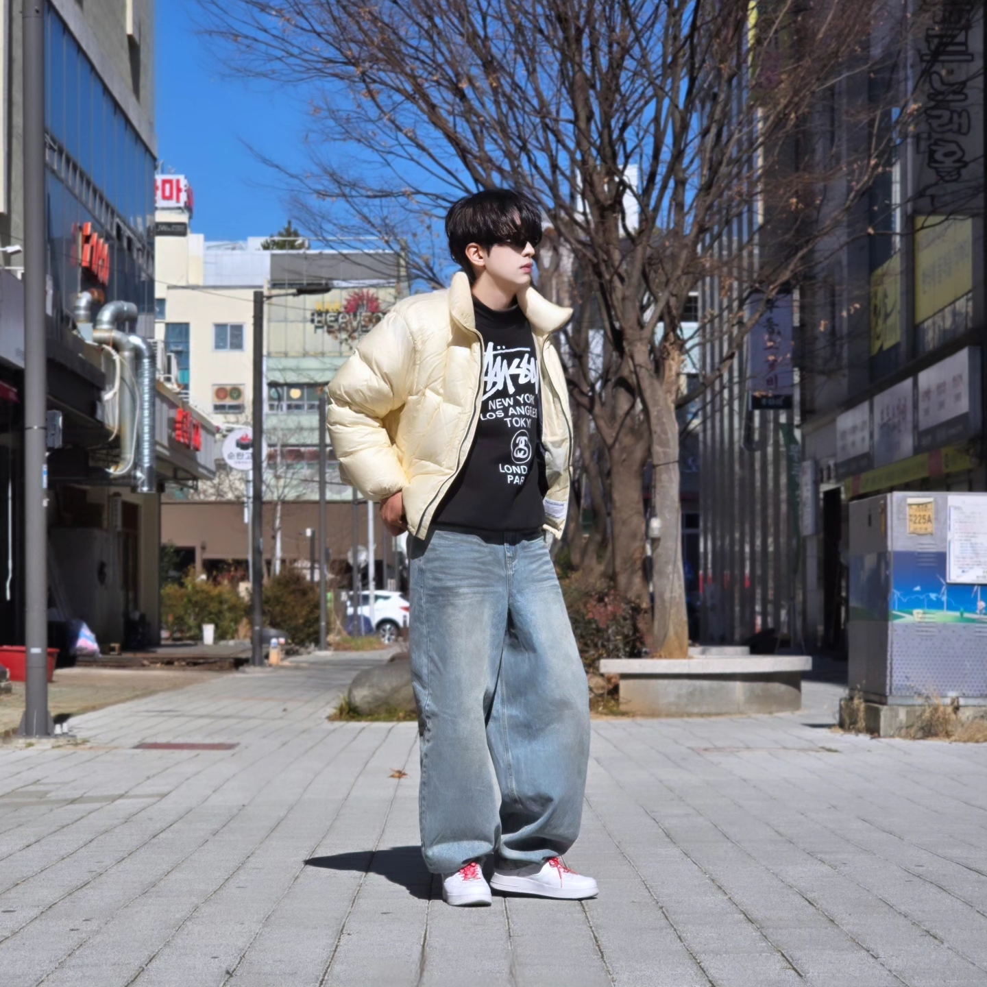 Stussy World Tour Crew Black 2023, Stussy World Tour Crew Black 2024 착용 스타일 - 3