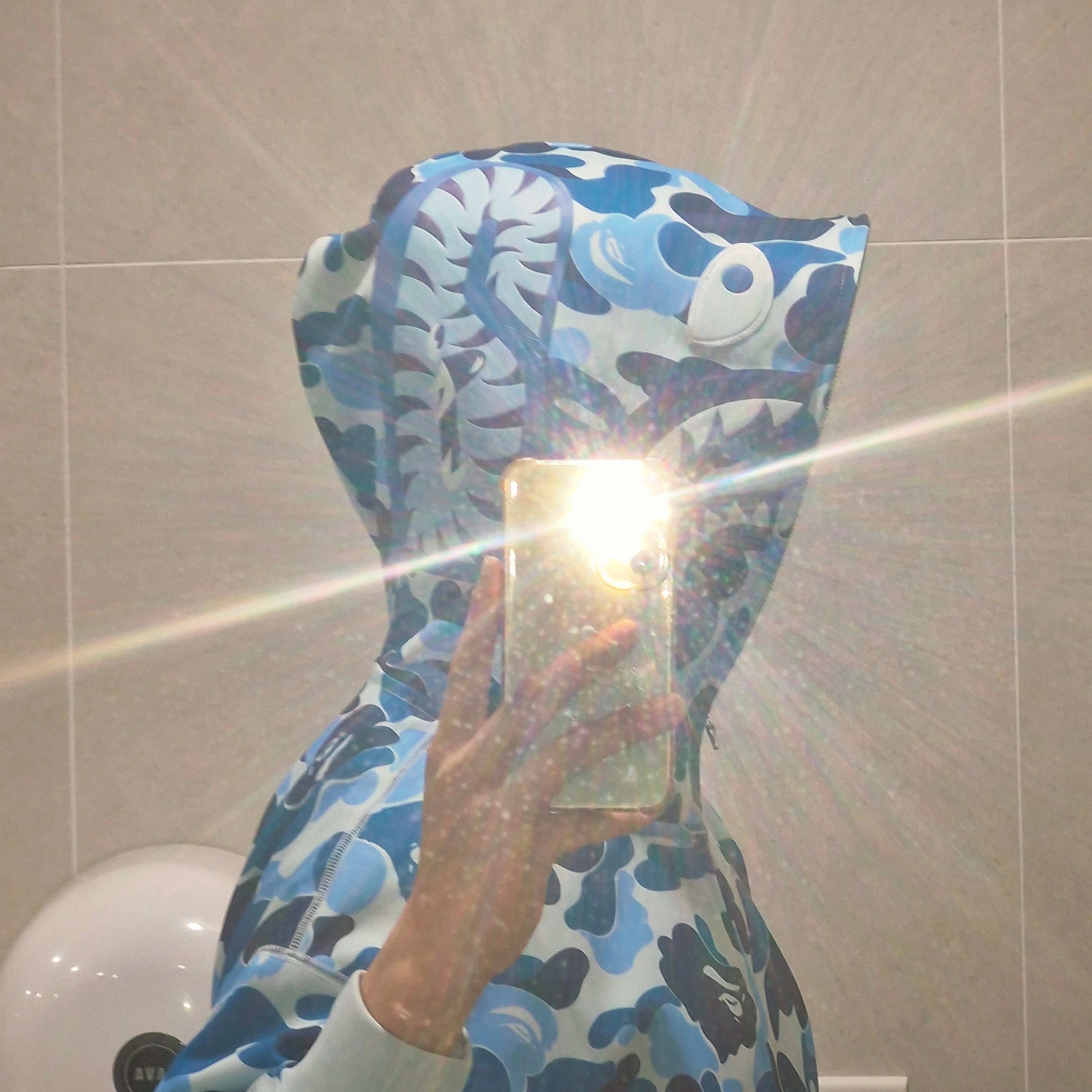 BAPE ABC Camo Rayon Relaxed Fit Shark Full Zip Hoodie Blue 착용 스타일 - 1