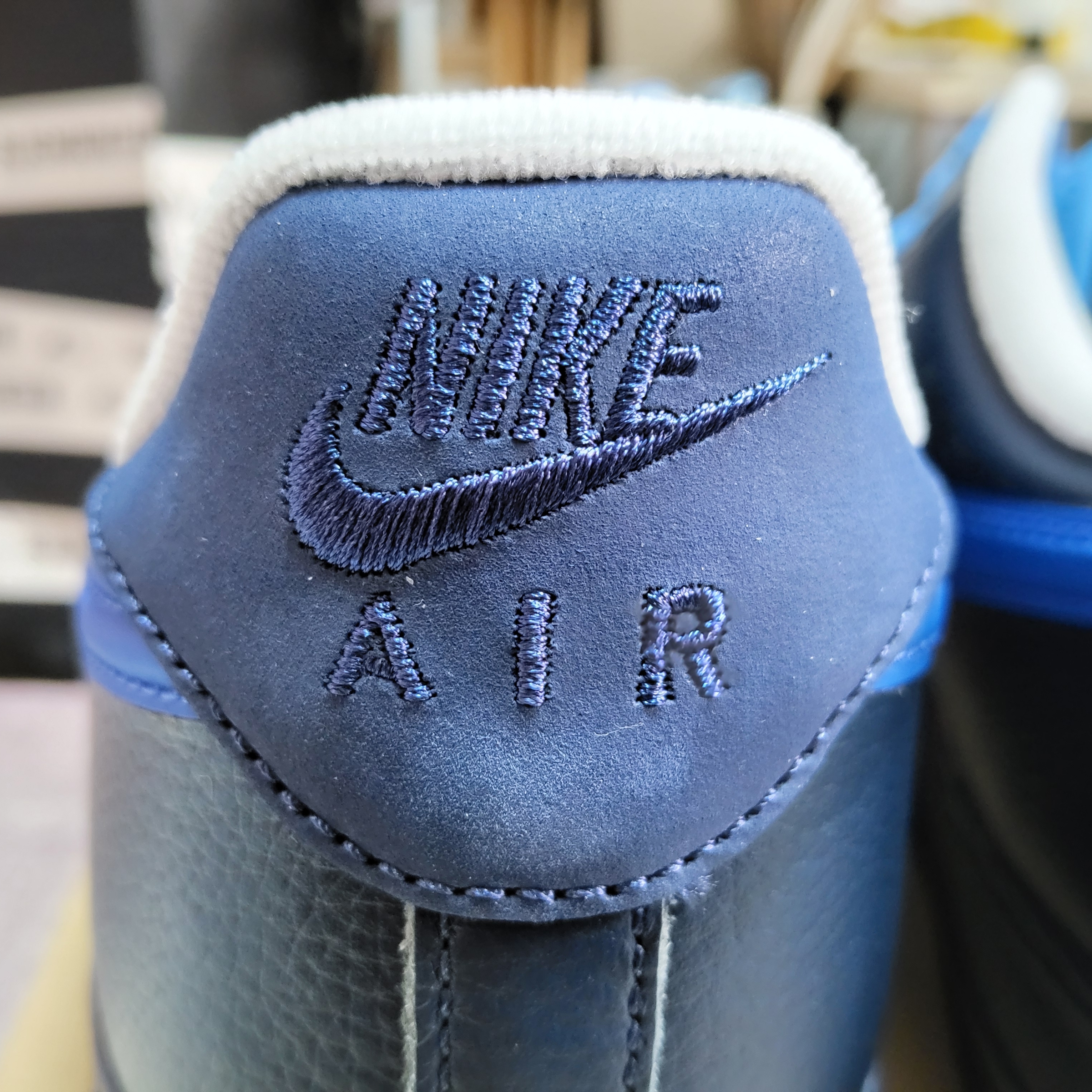 Nike x Stash Air Force 1 Low SP Soft Grey and Harbor Blue 2024 착용 스타일 - 5