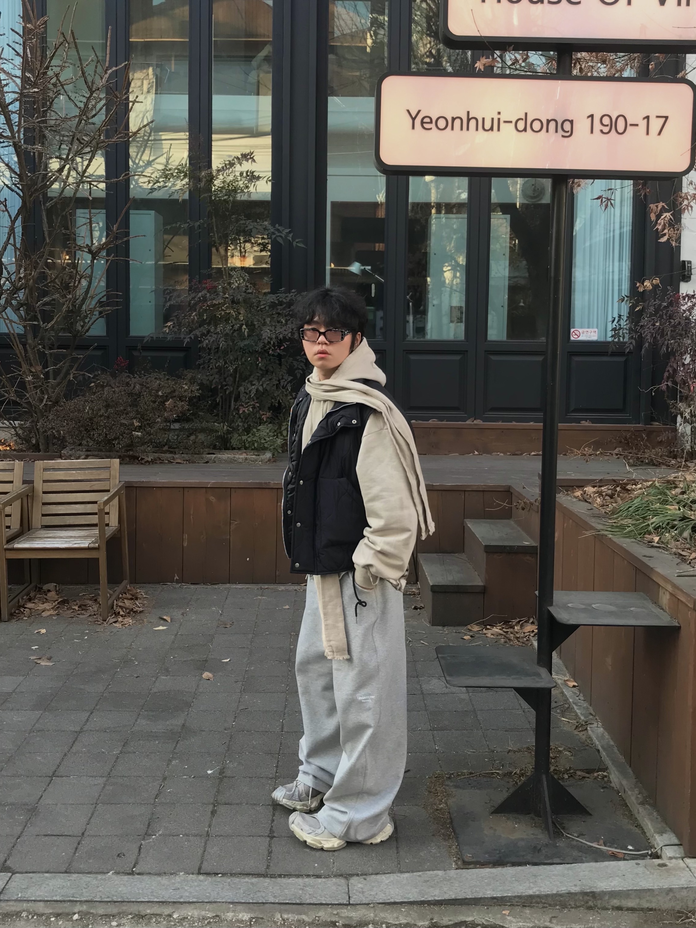 Undermycar Mu.163 Classic Logo Baggy Fit Sweat Pants Melange Gray, Balenciaga Stapler Sneaker Beige Grey 착용 스타일 - 5