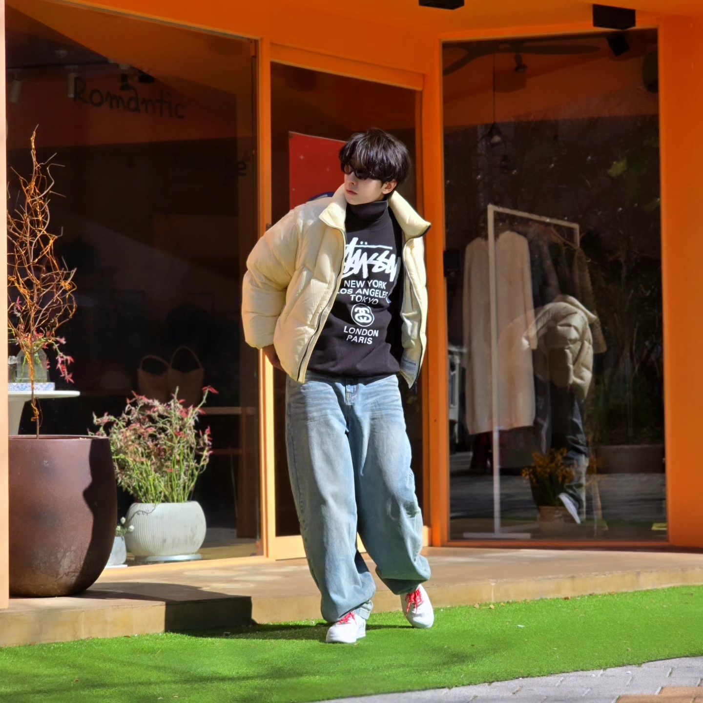 Stussy World Tour Crew Black 2023, Stussy World Tour Crew Black 2024 착용 스타일 - 1