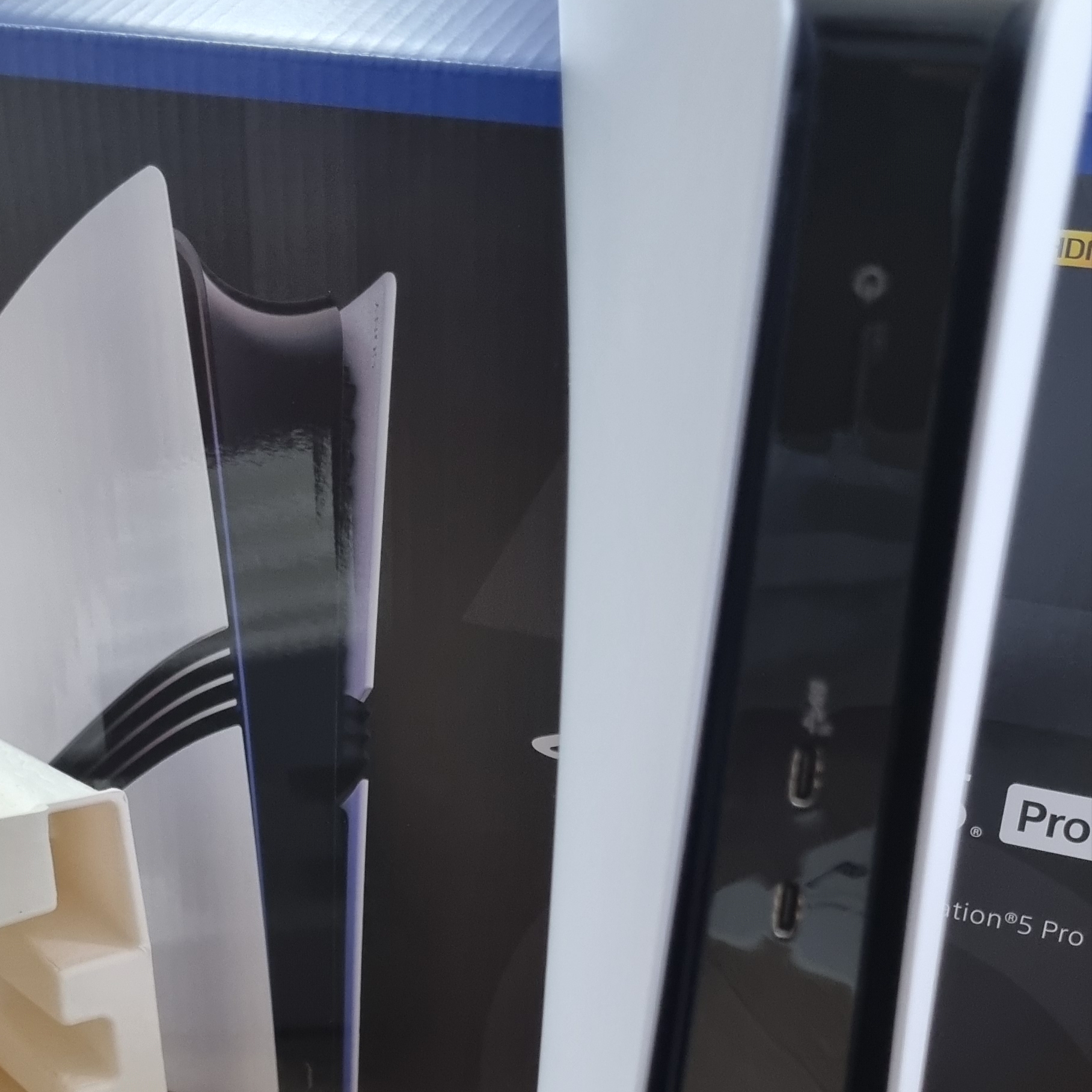 [7% 적립] PlayStation 5 Pro - 2TB 착용 스타일