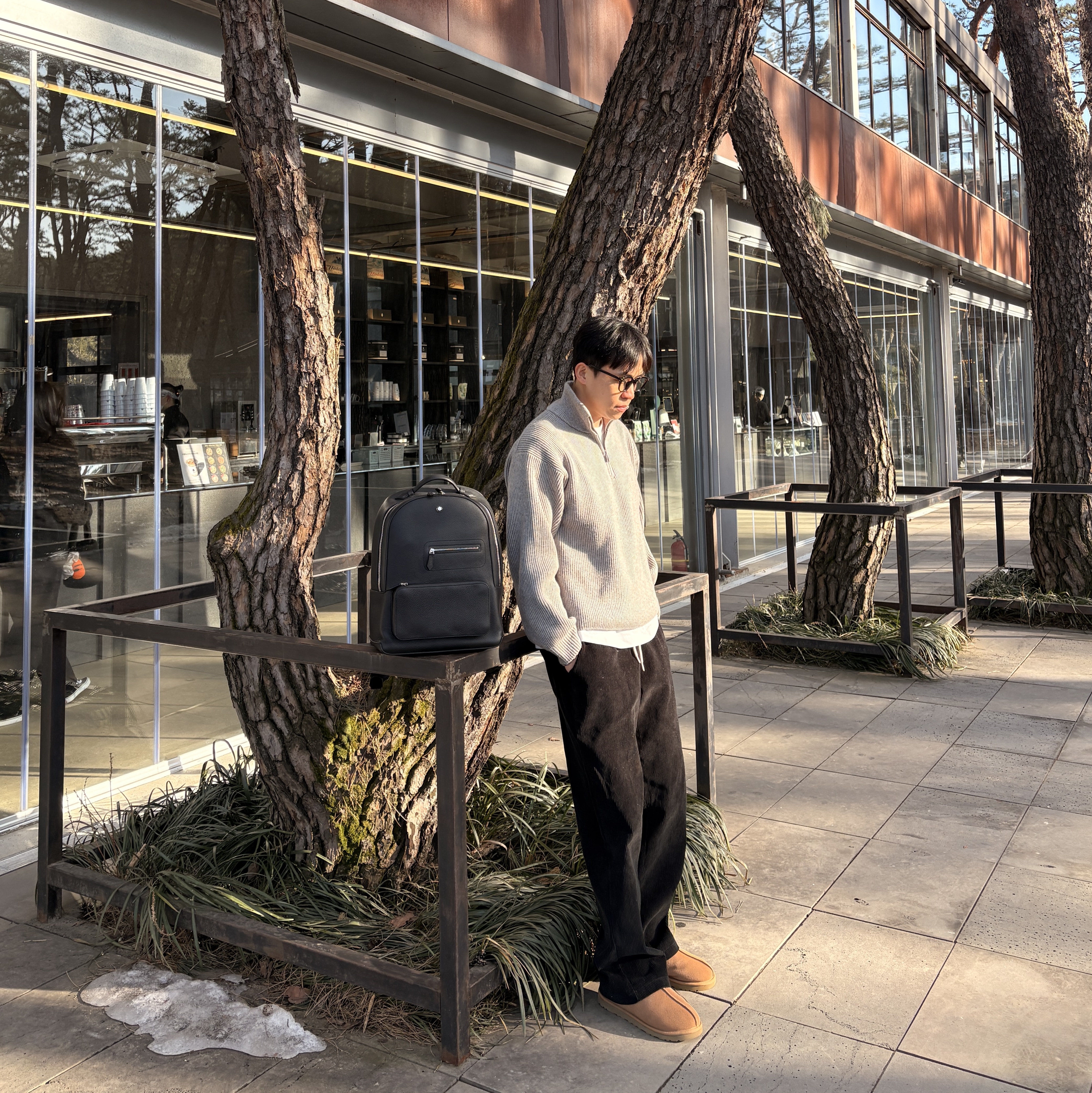 Montblanc Grain Backpack Black, UGG Tasman II Slipper Chestnut 착용 스타일 - 3