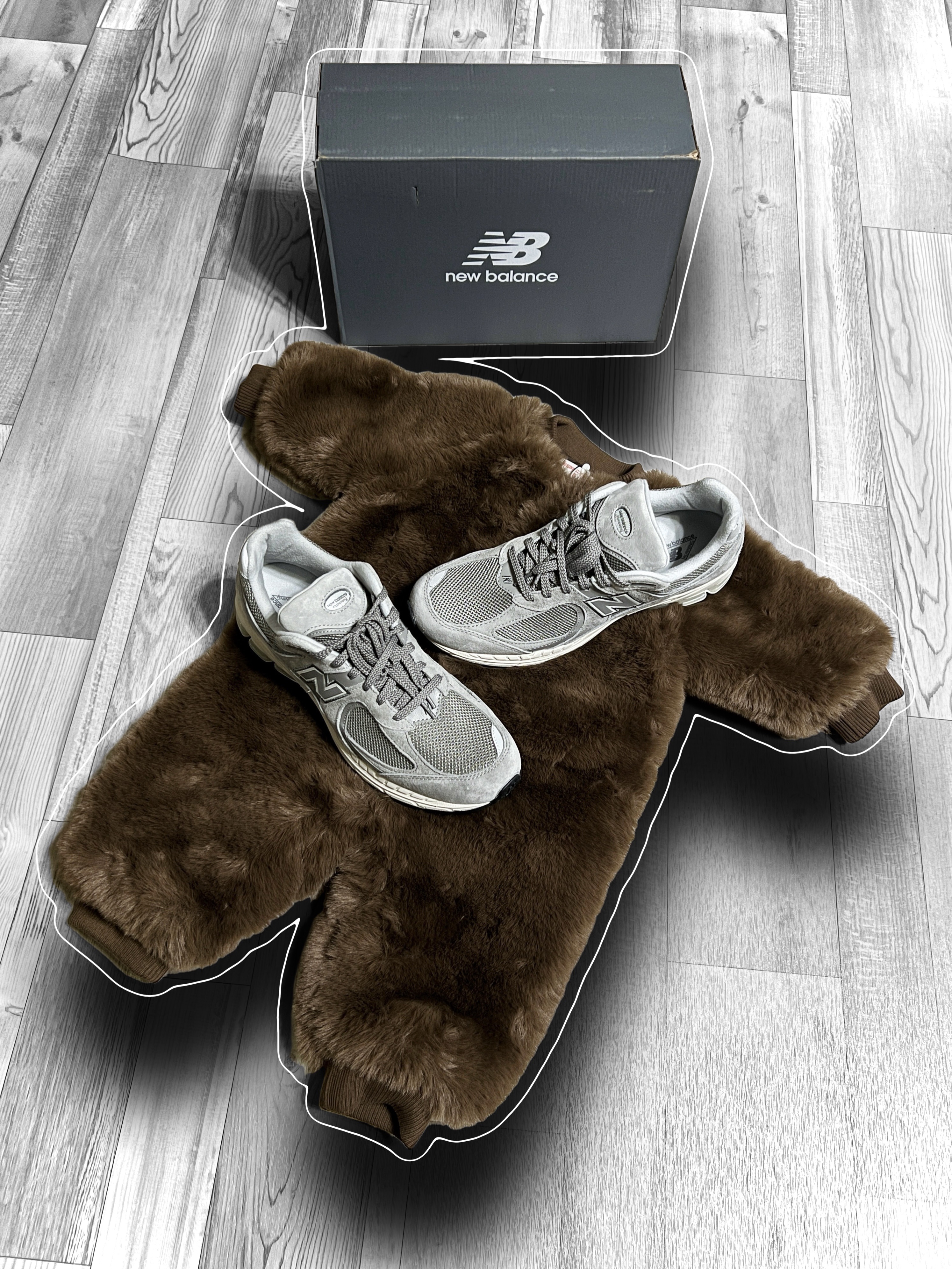 (Kids) Monchhichi x Bebe De Pino Fur Overall Brown, New Balance 2002R Grey 착용 스타일 - 1